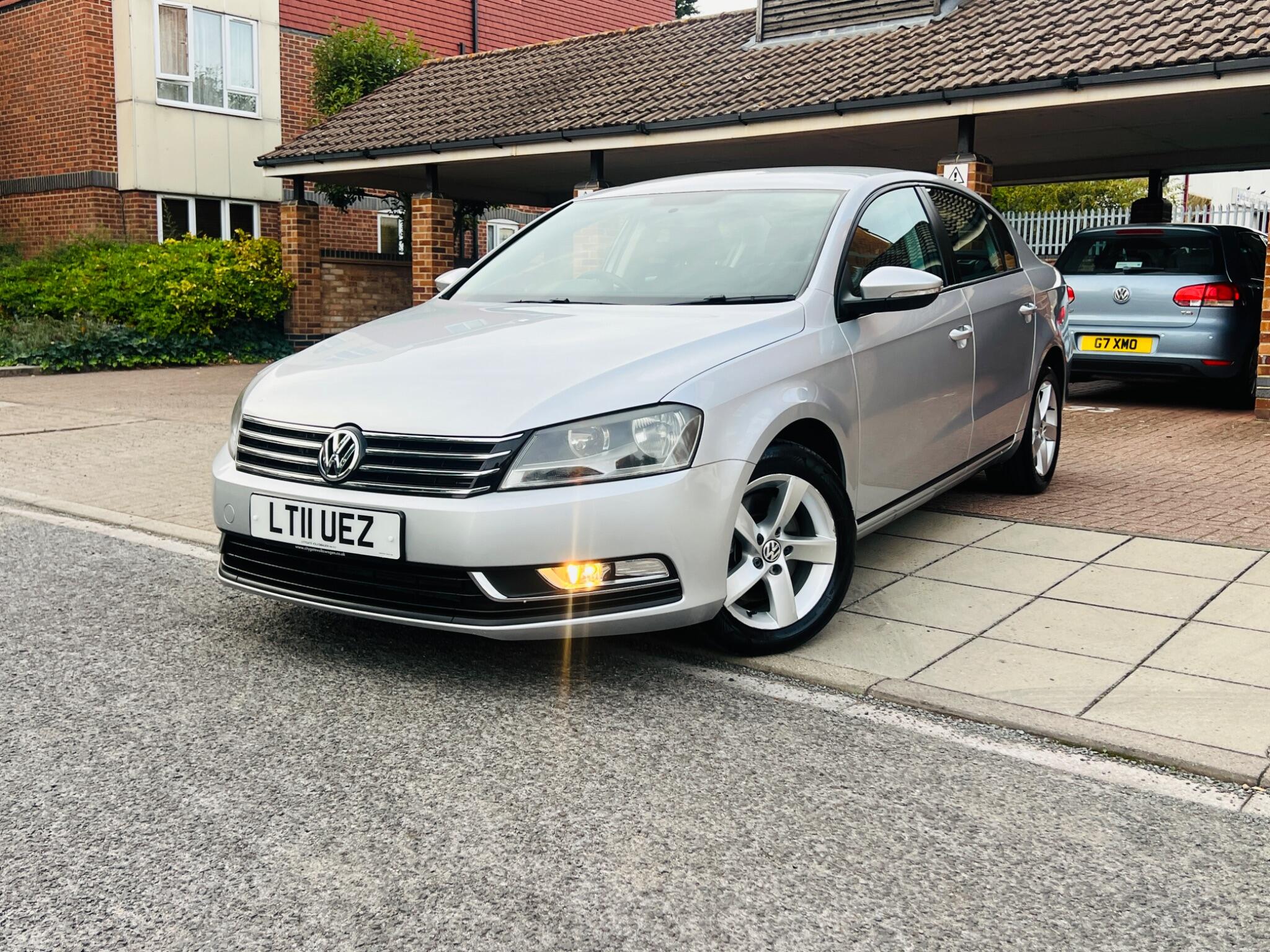 Volkswagen Passat view 2