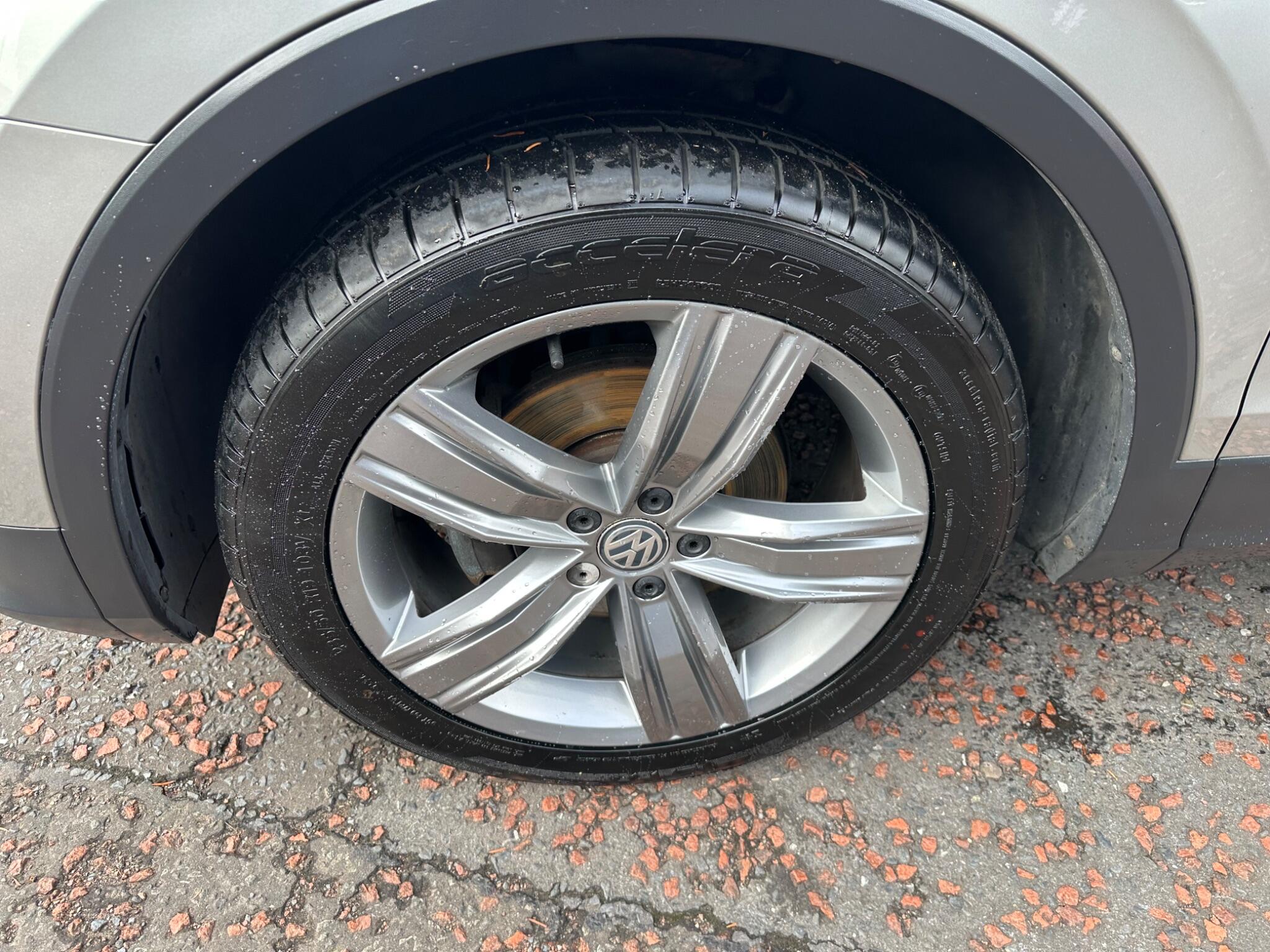 Volkswagen Tiguan view 13
