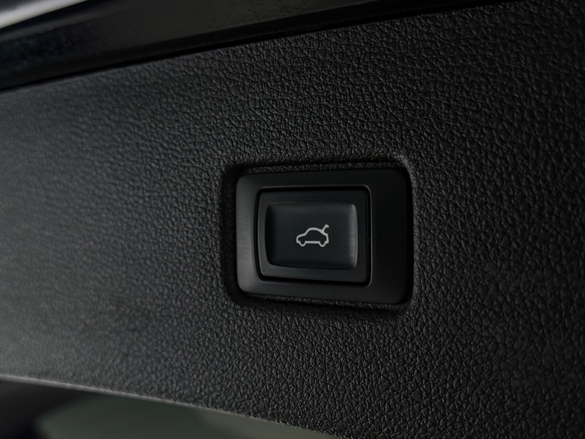 Audi Q7 view 11