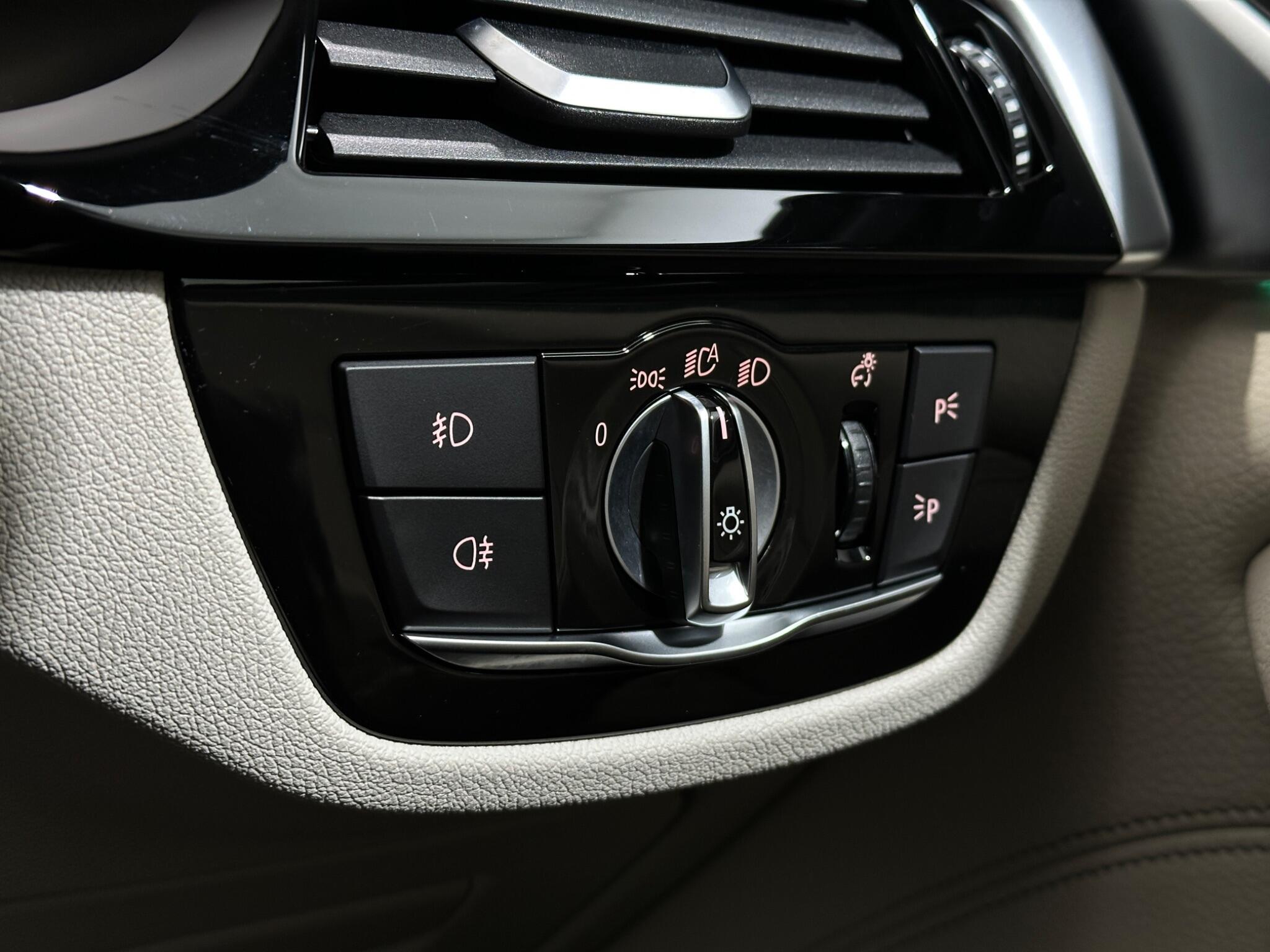 BMW 5 Series view 18