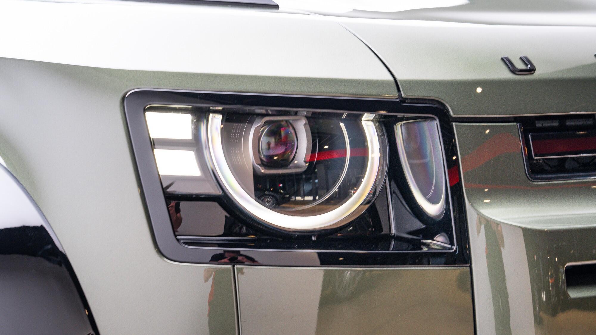 Land Rover Defender view 11