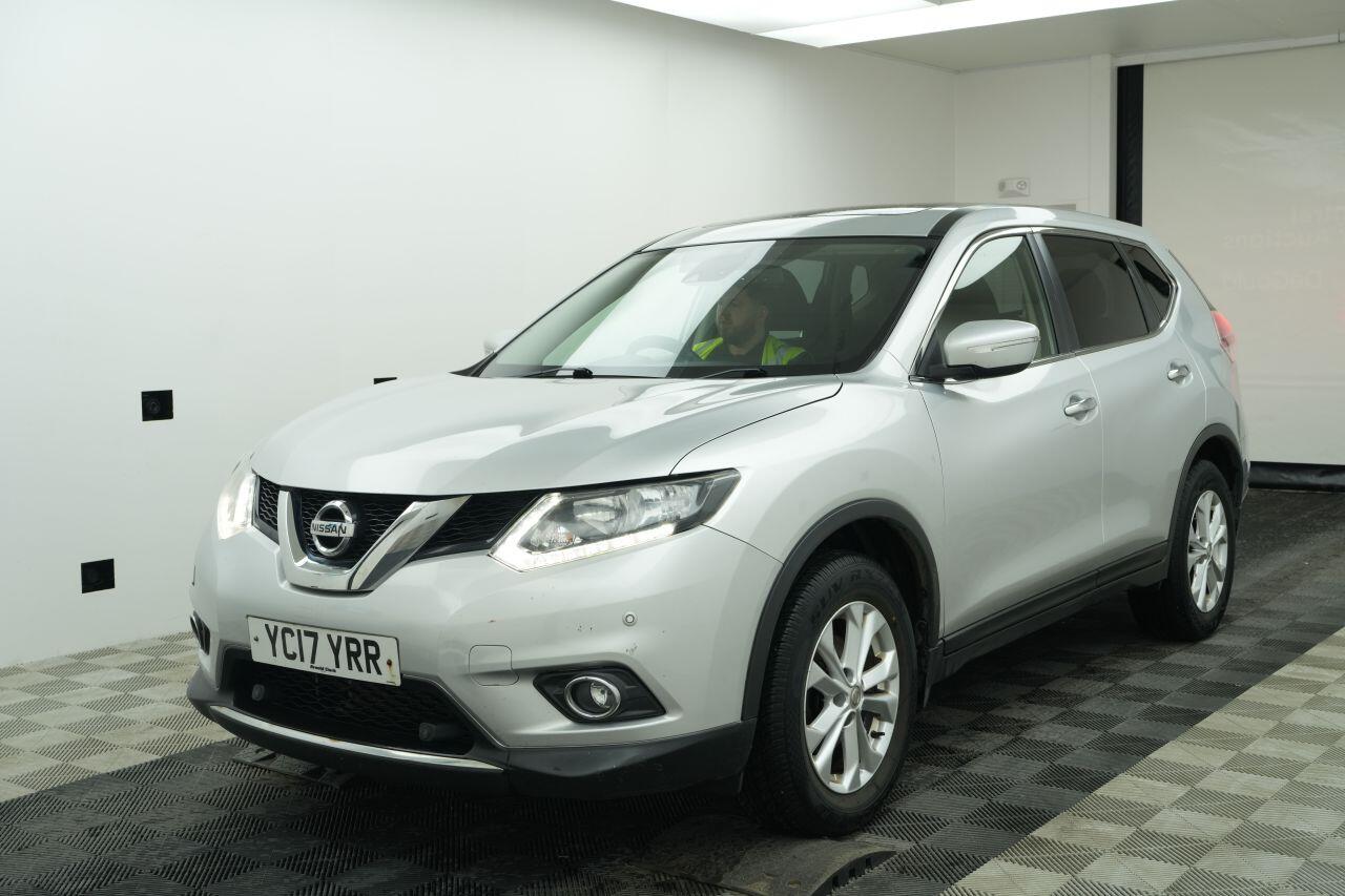 Nissan X-Trail view 2