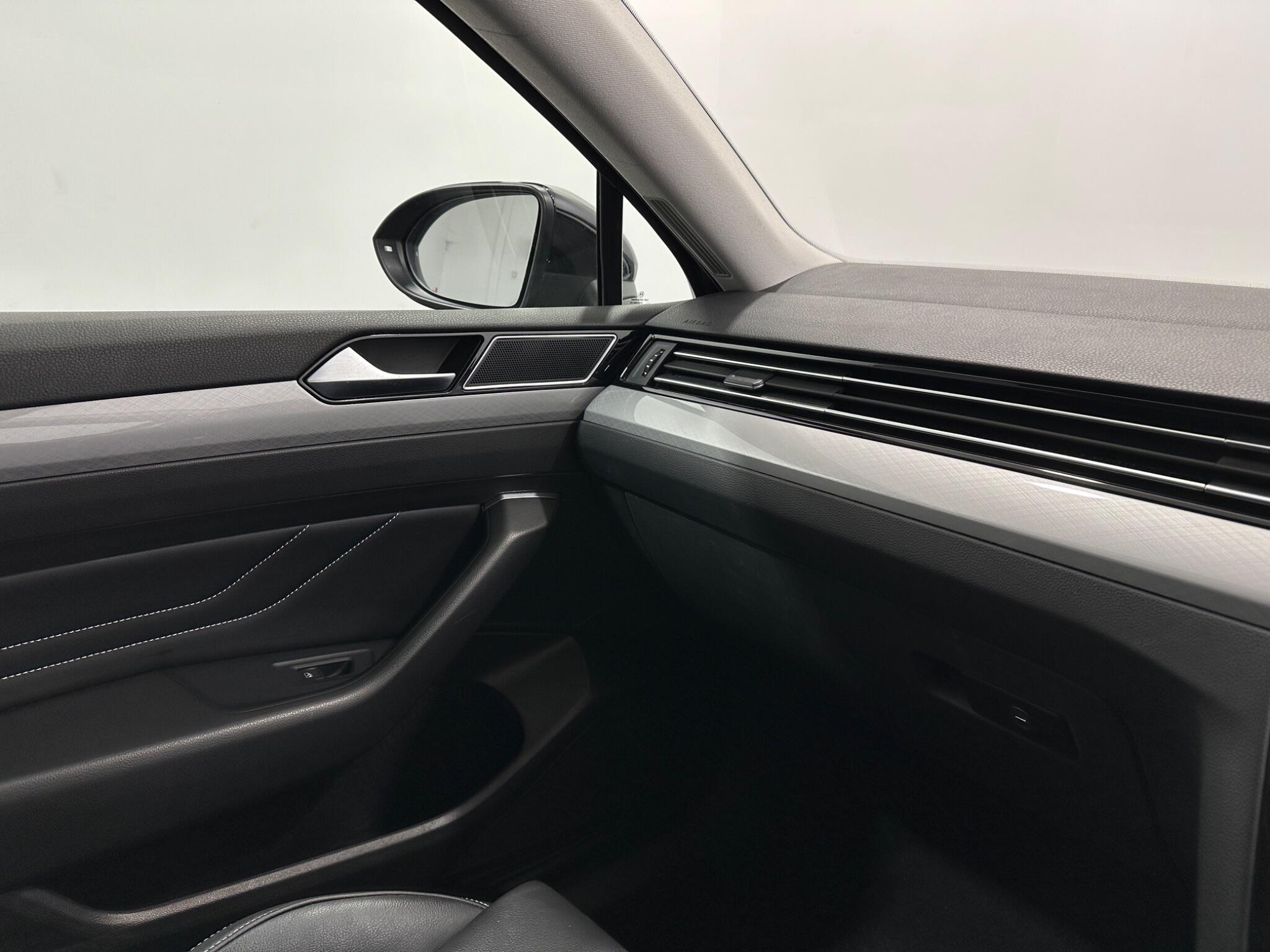 Volkswagen Passat view 27