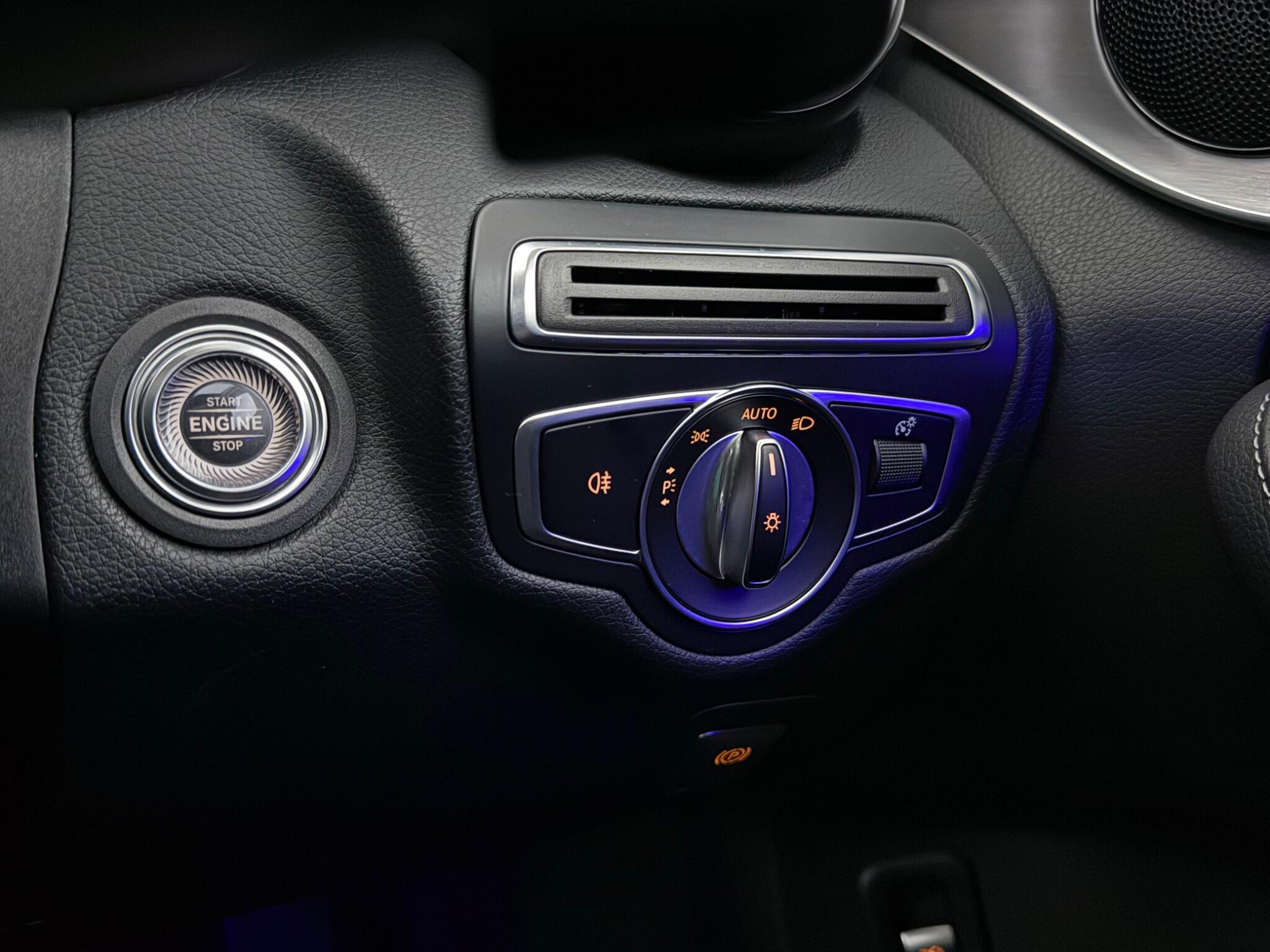 Mercedes-Benz C-Class view 19