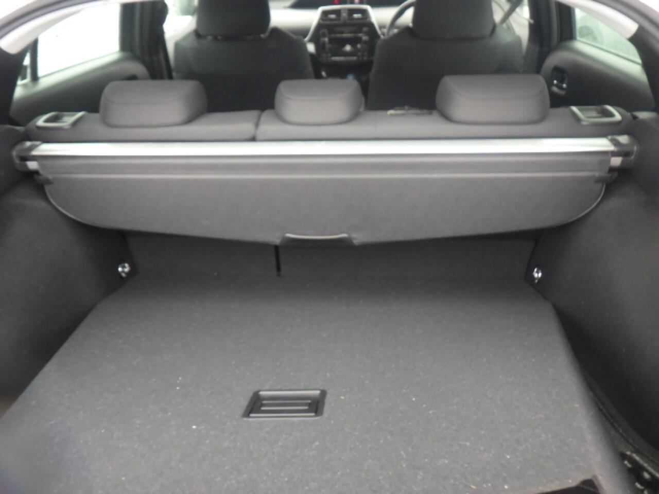 Toyota Prius view 11