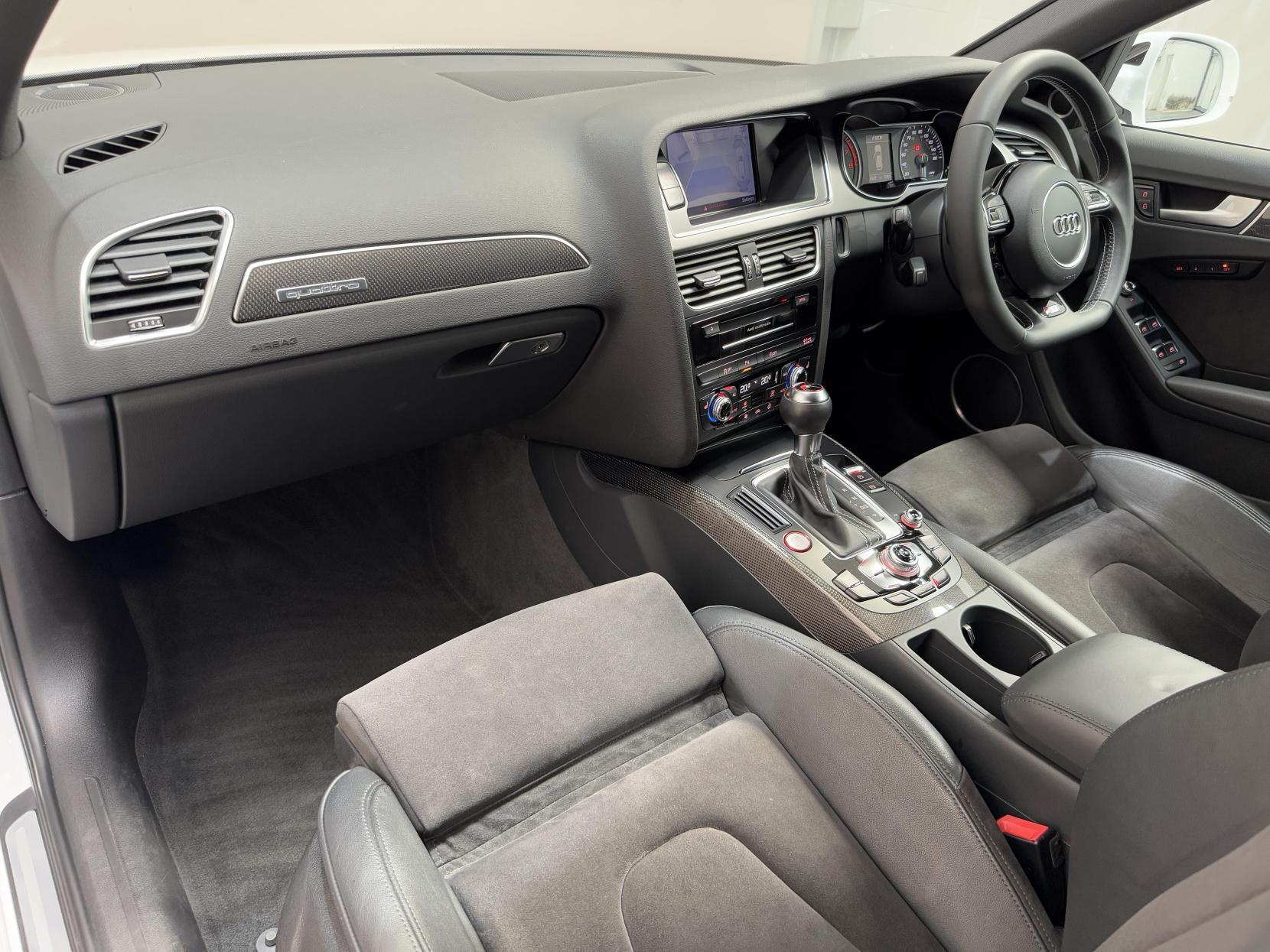 Audi S4 Avant view 44