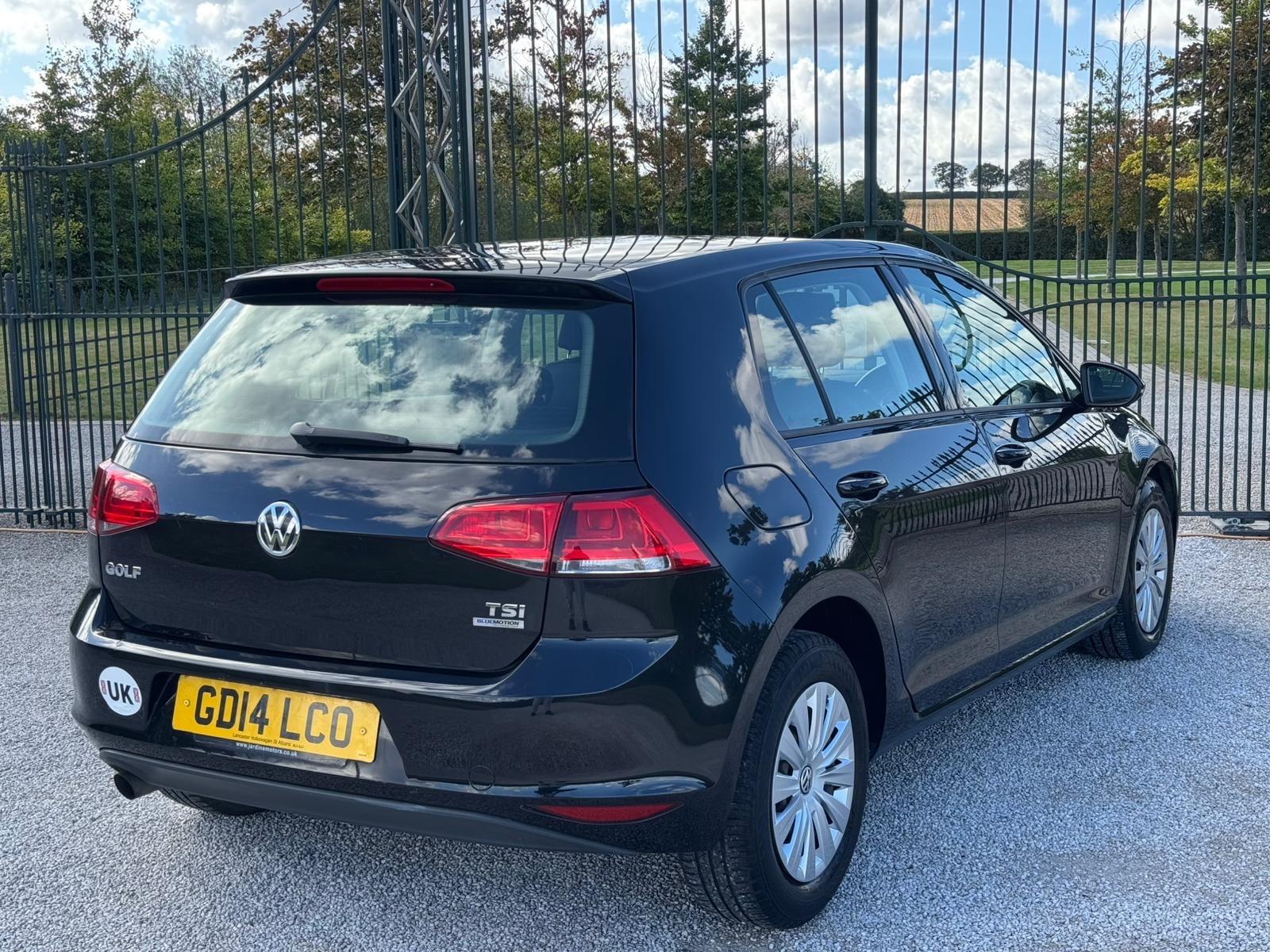 2014 Volkswagen Golf image 2