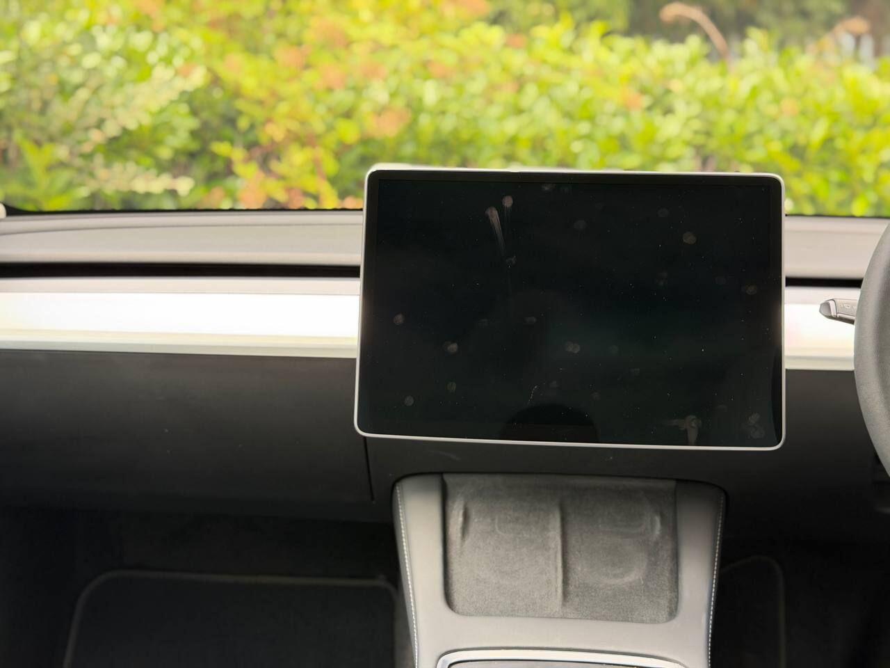 Tesla Model Y view 25