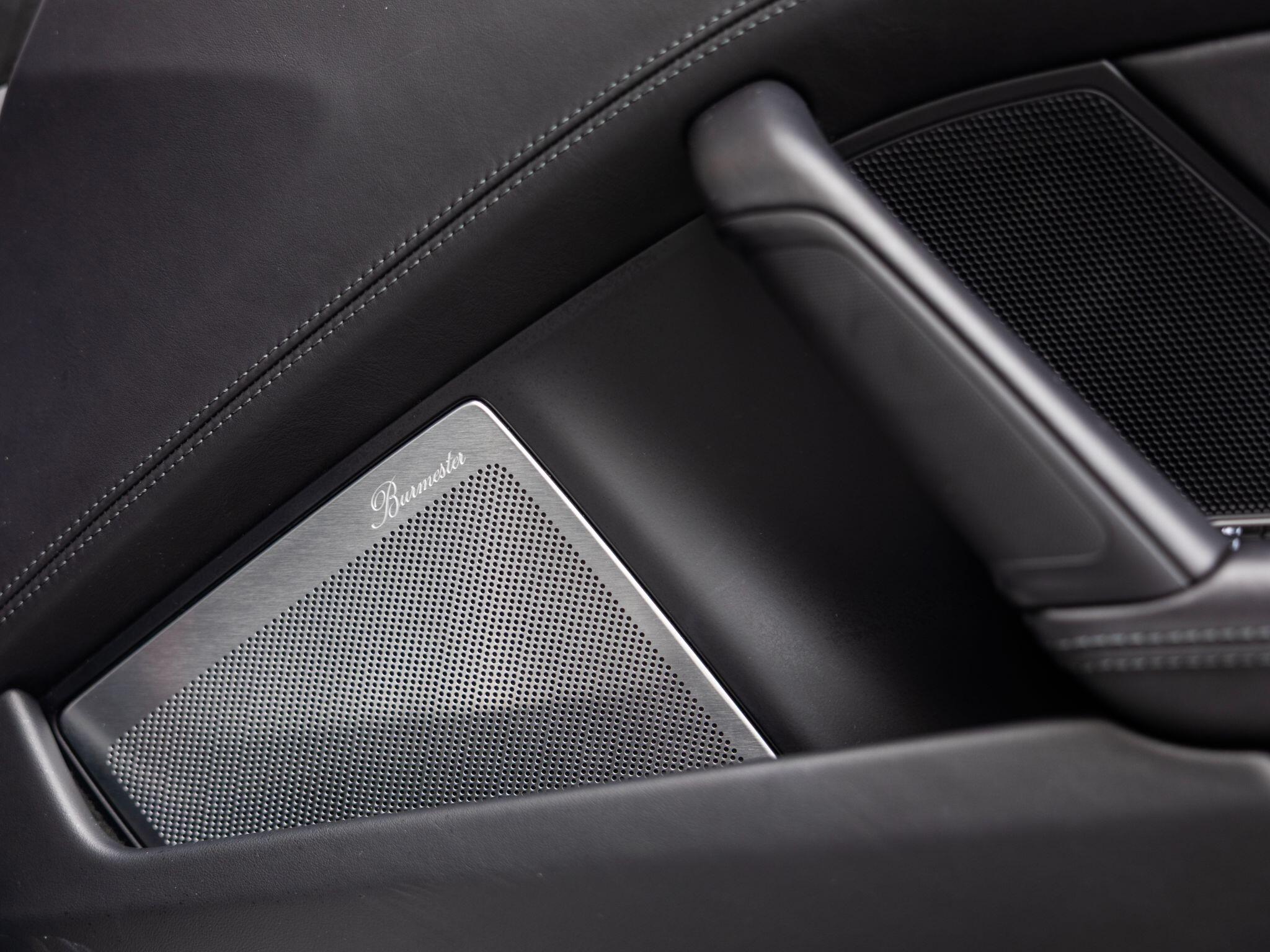 Porsche 911 view 33