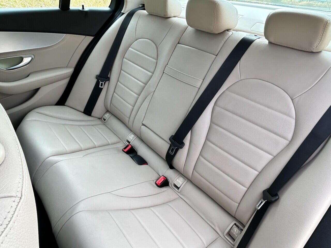 Mercedes-Benz C-Class view 20