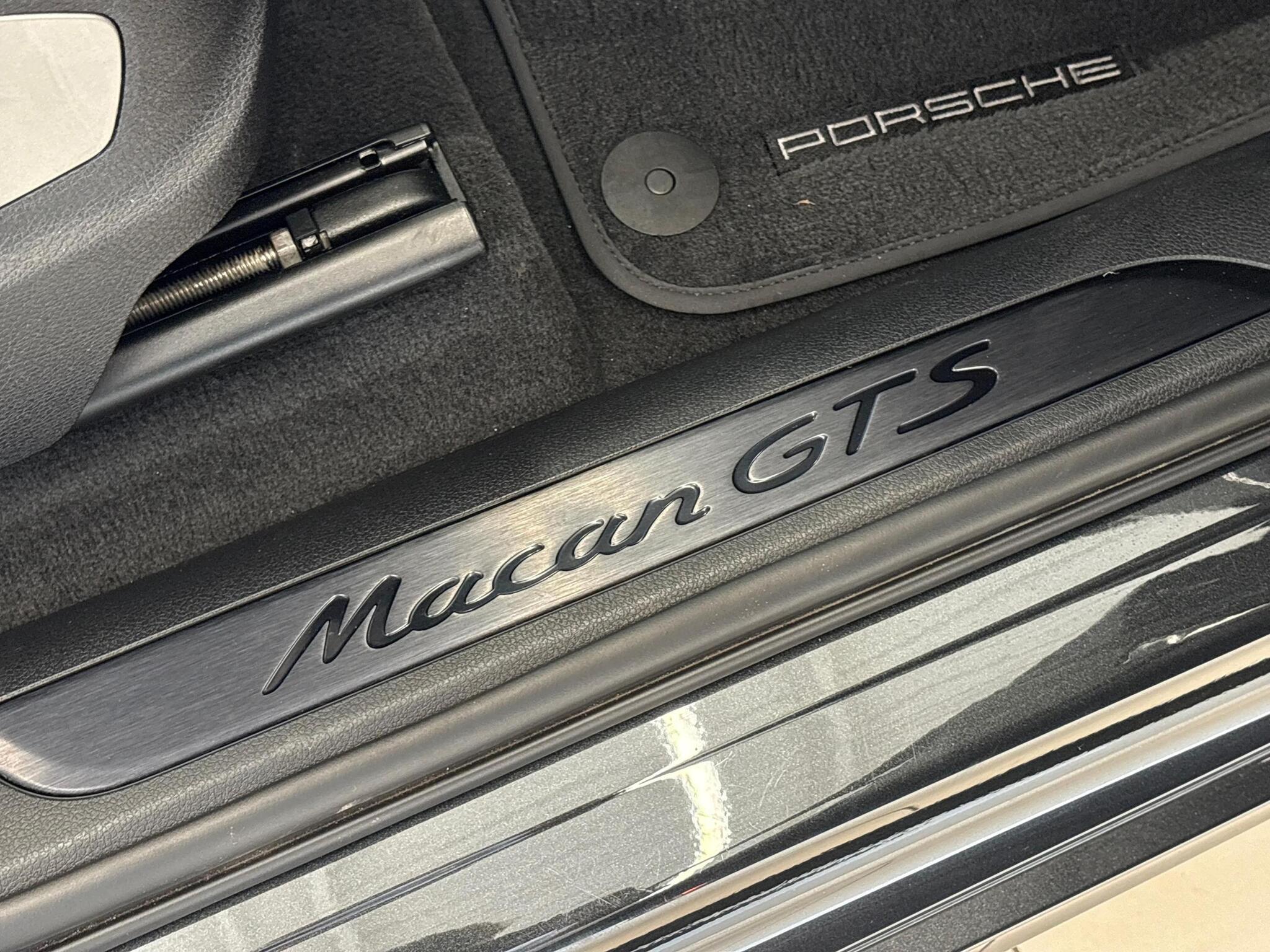 Porsche Macan view 26