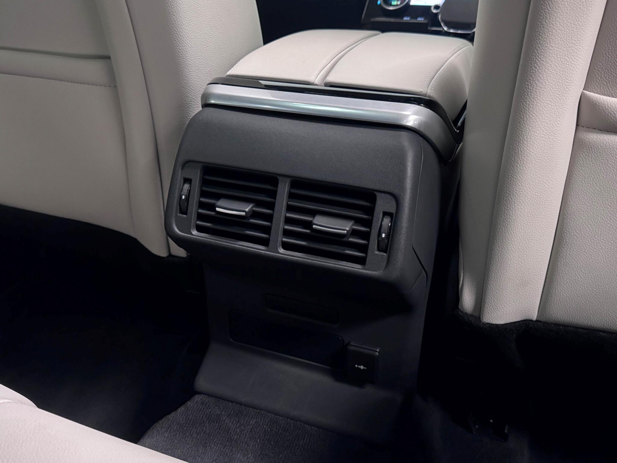 Land Rover Range Rover Velar view 21