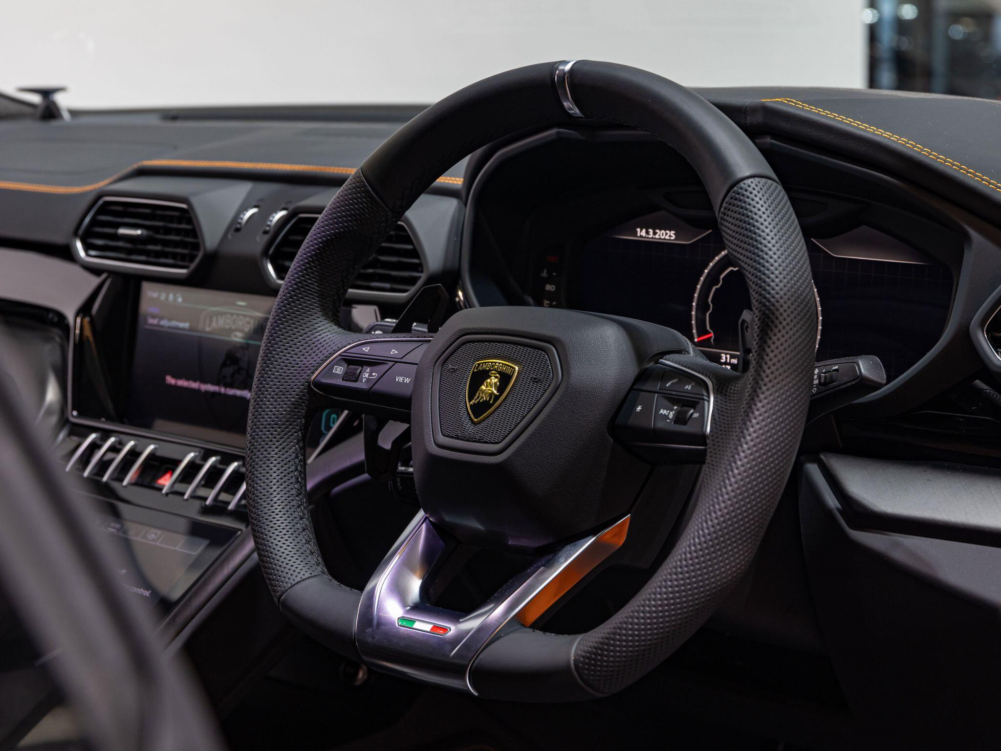 Lamborghini Urus view 11