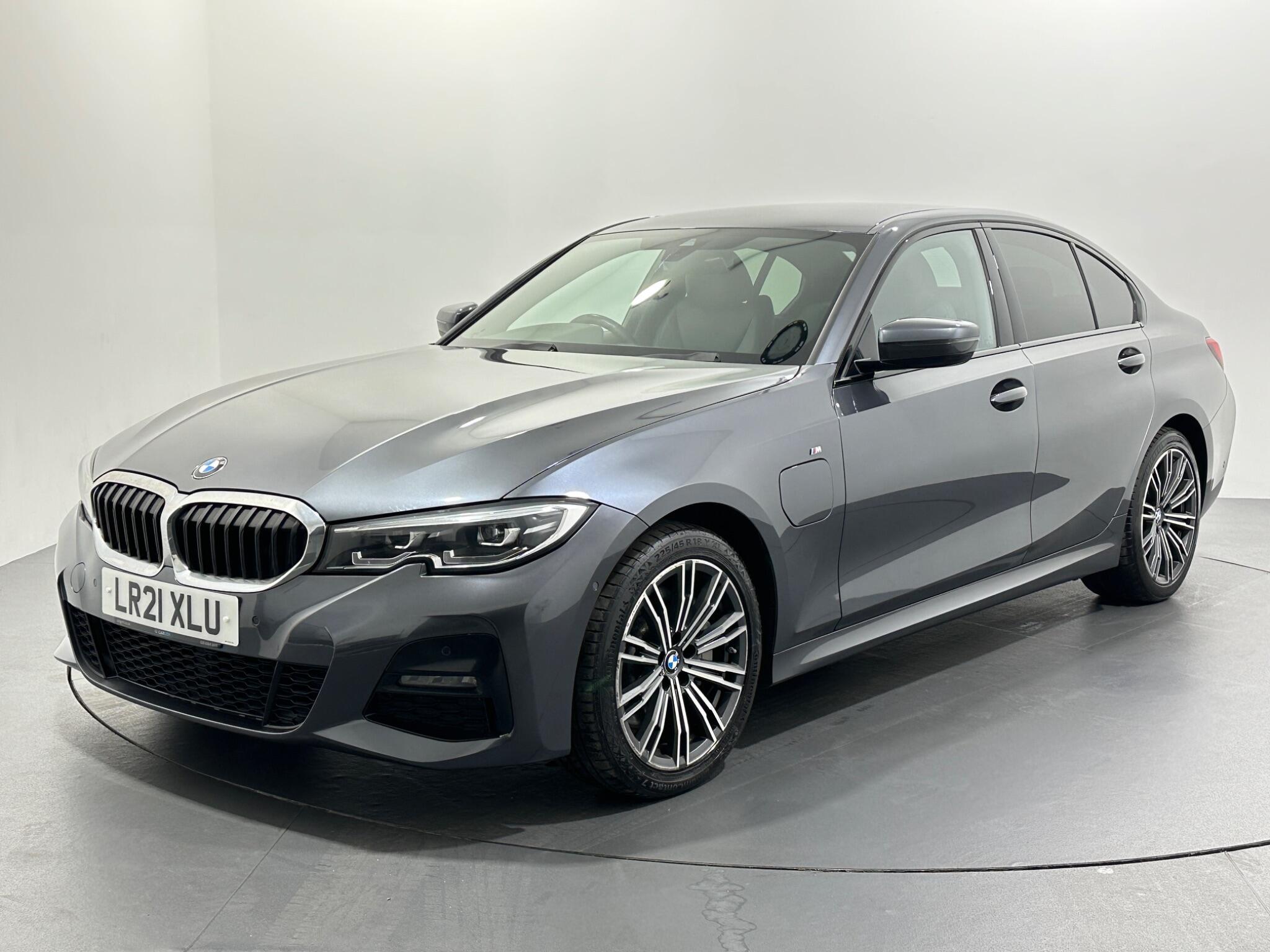 BMW 3 Series view 4