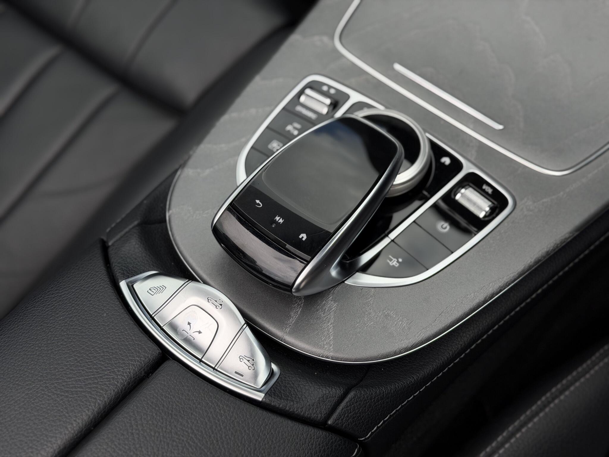 Mercedes-Benz E-Class view 24