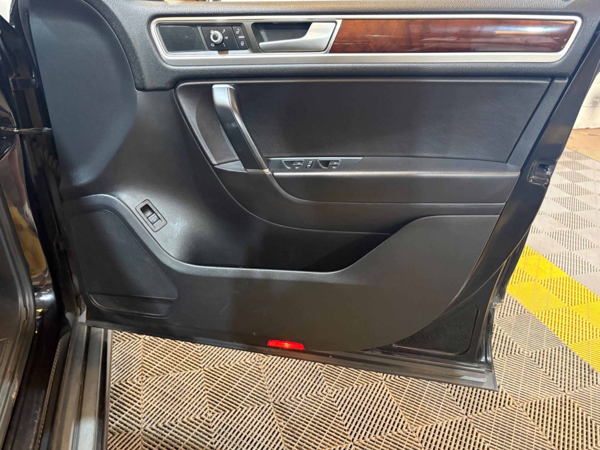 Volkswagen Touareg view 36
