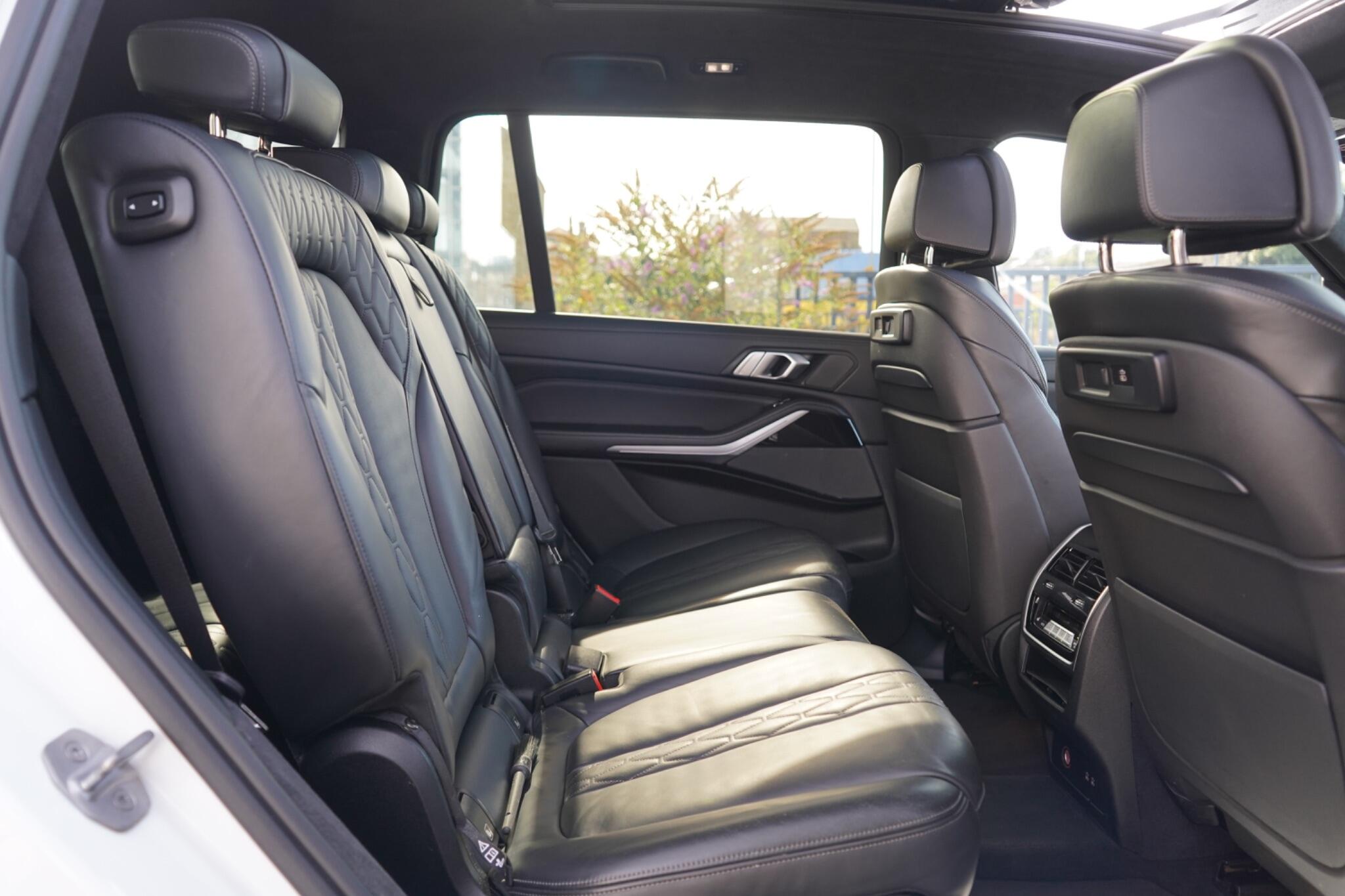 BMW X7 view 25