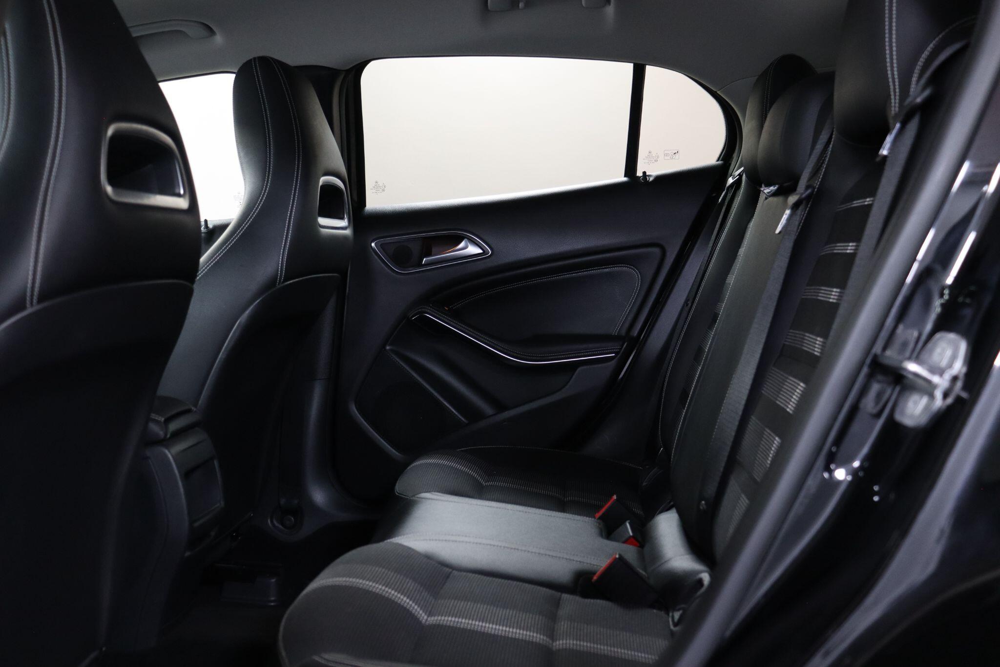 Mercedes-Benz Gla view 40
