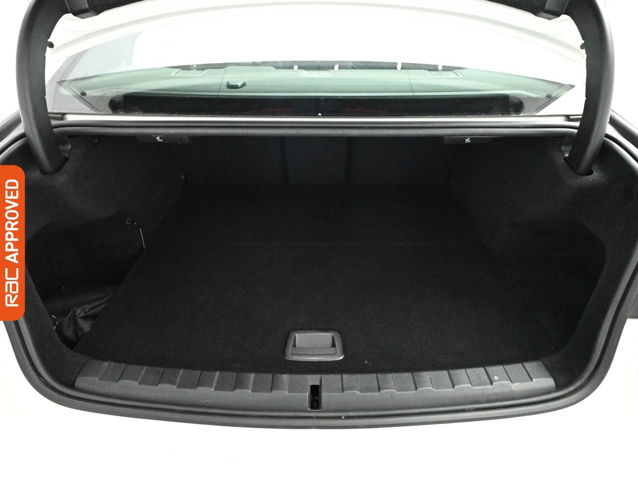 BMW 3 Series view 26