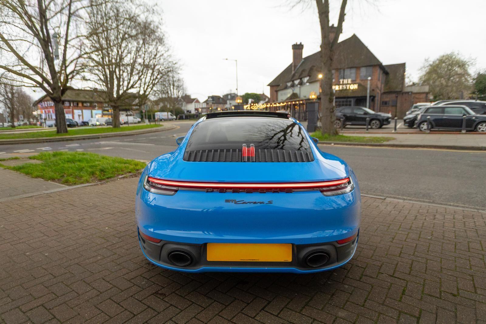 Porsche 911 view 9