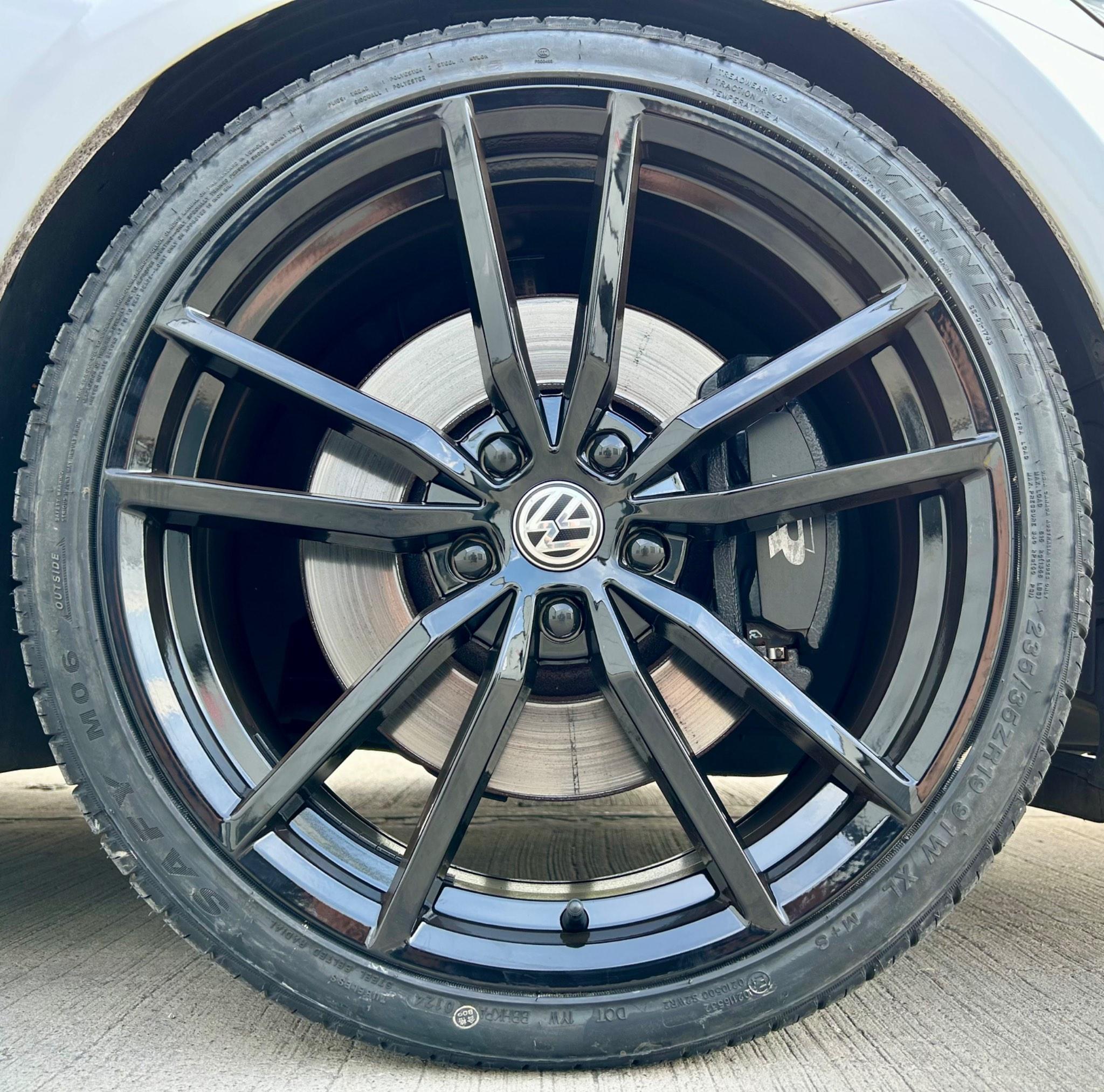 Volkswagen Golf view 2