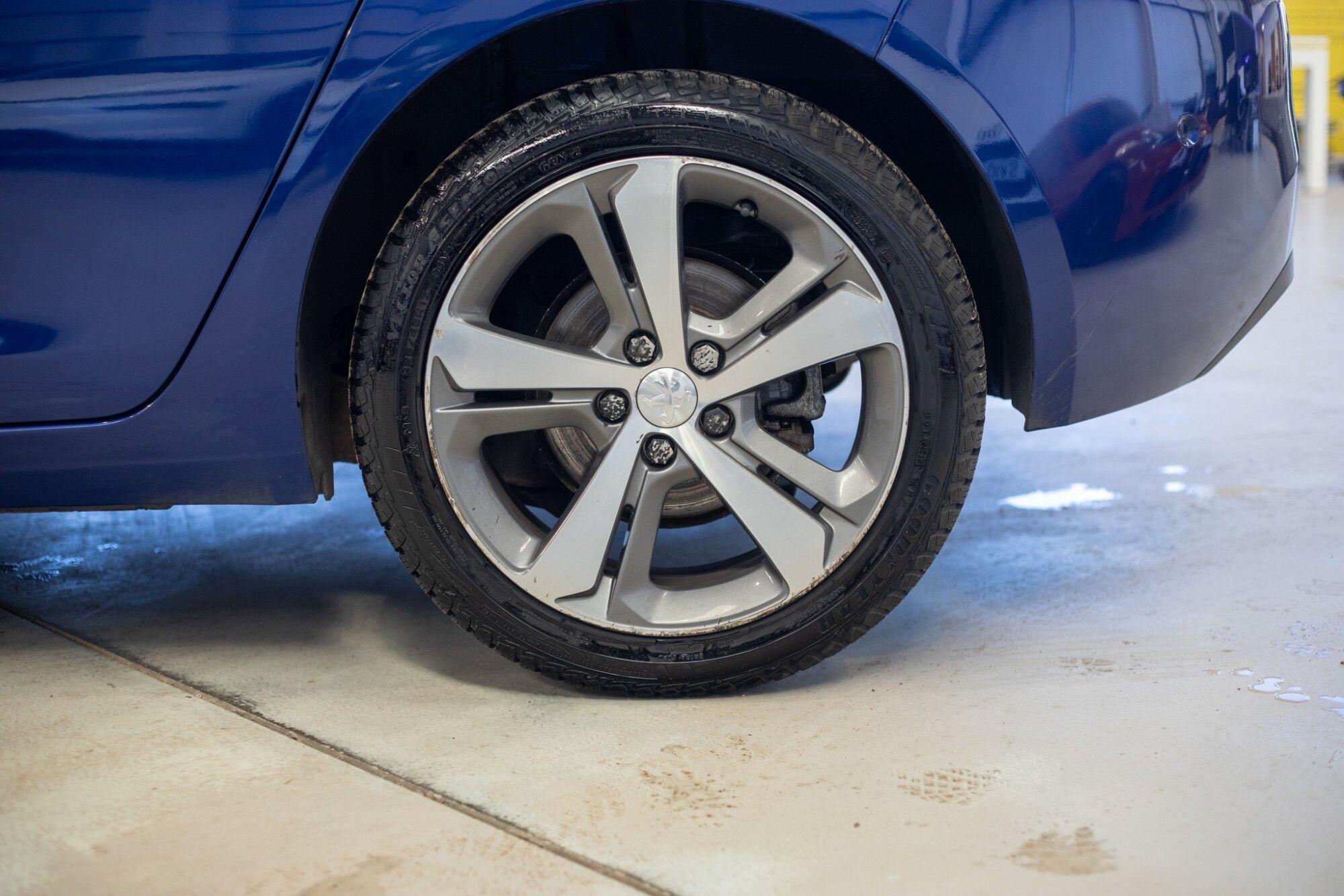Peugeot 308 view 8