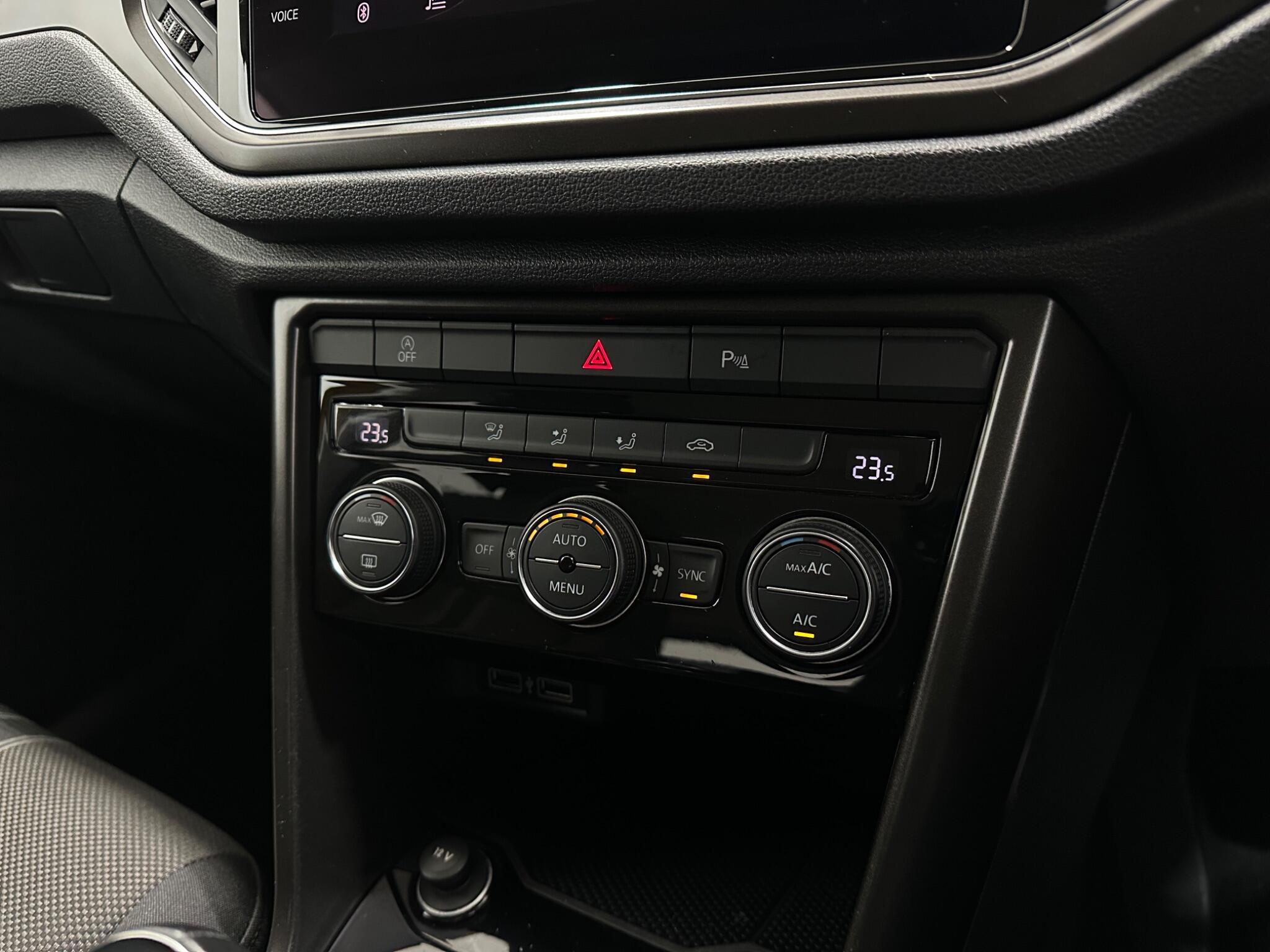 Volkswagen T-Roc view 19