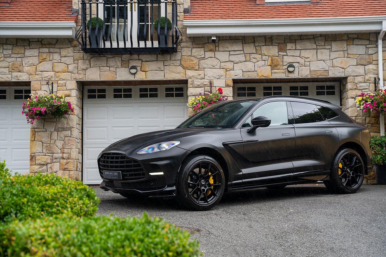 Aston Martin DBX view 46