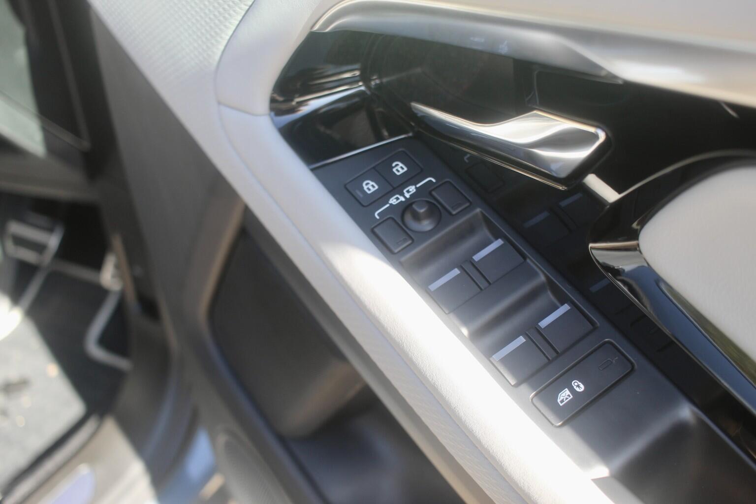 Land Rover Range Rover Evoque view 33