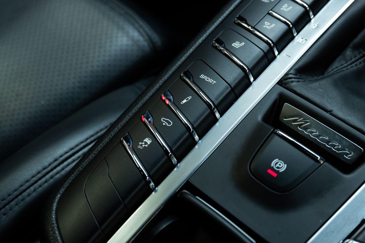 Porsche Macan view 35
