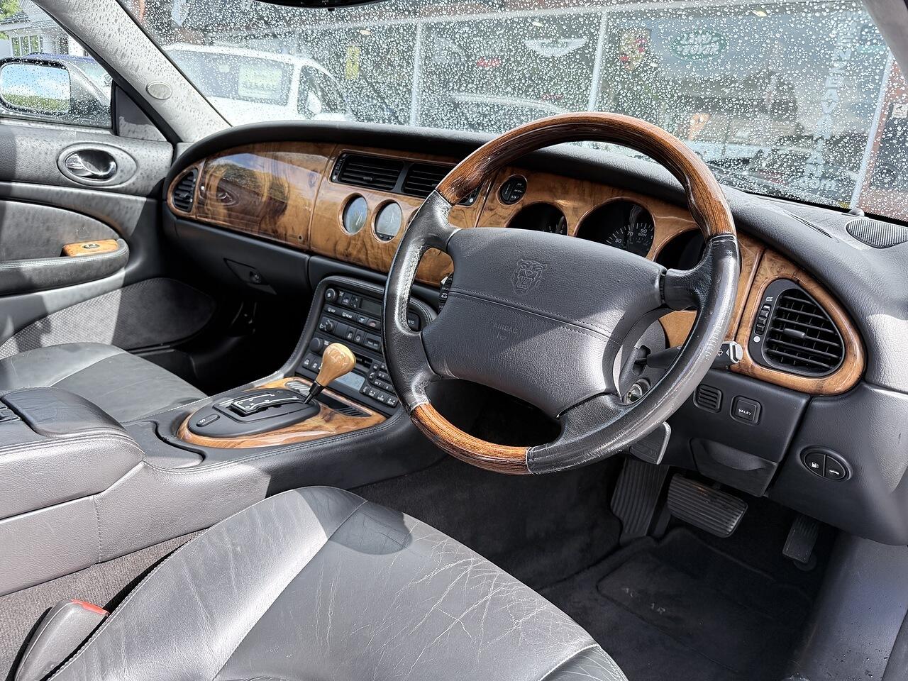 Jaguar XK8 view 14
