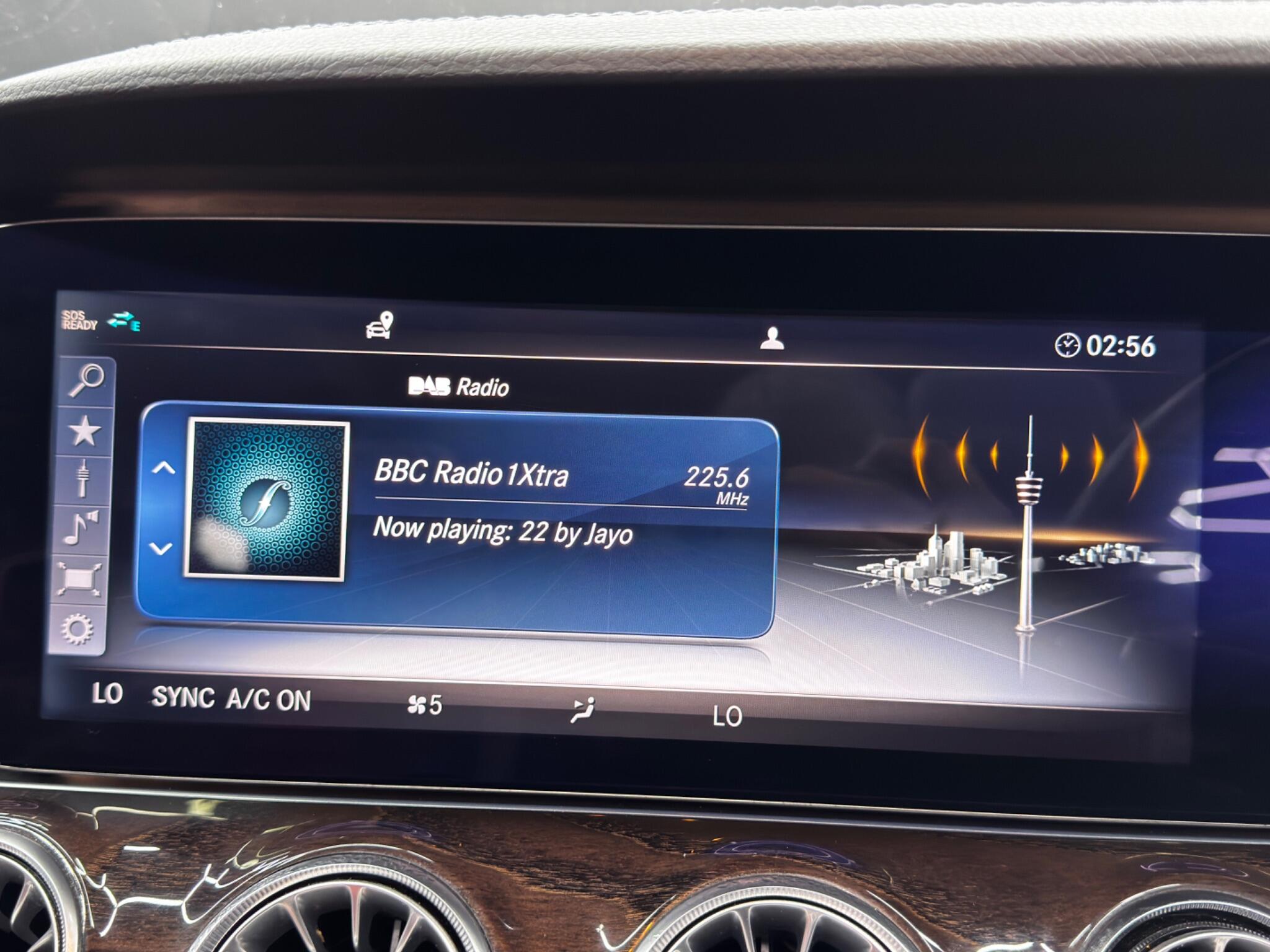 Mercedes-Benz E-Class view 32