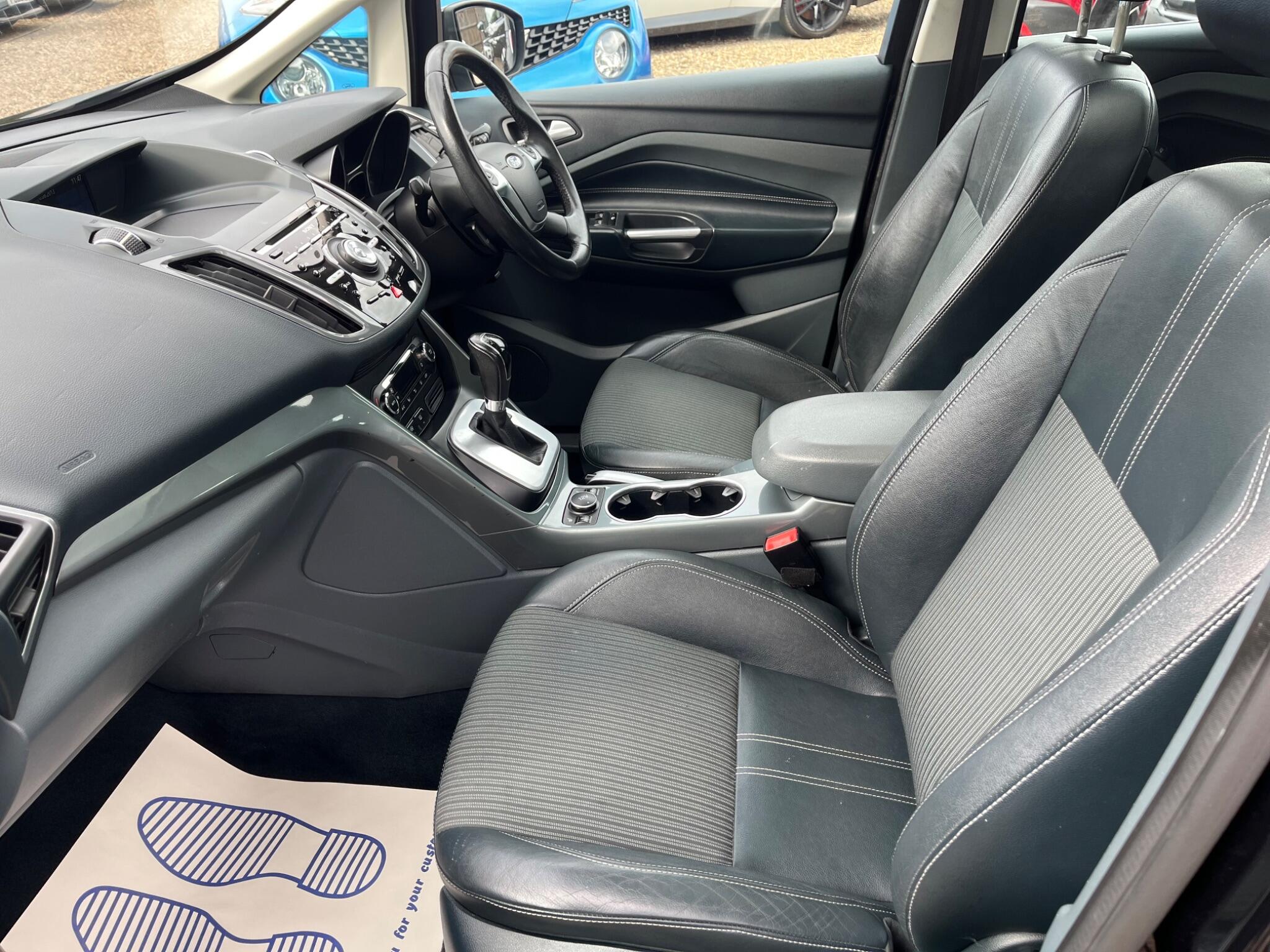 Ford C-Max view 12