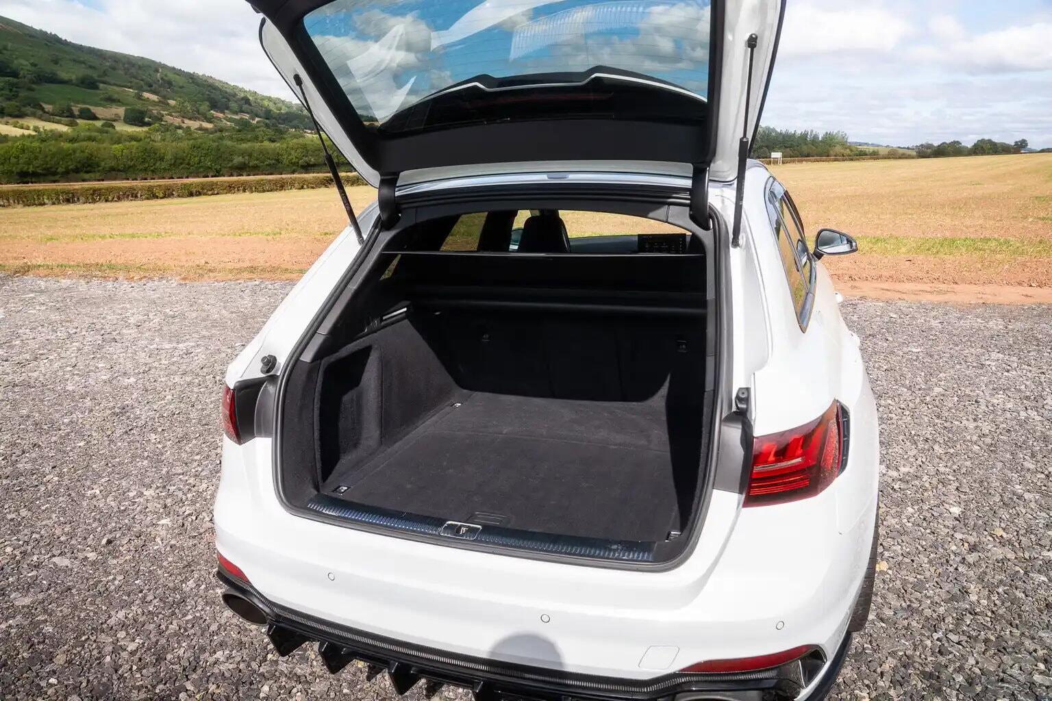 Audi RS4 Avant view 42