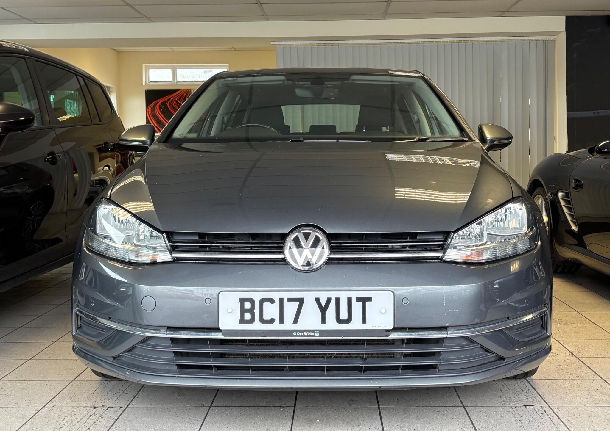 Volkswagen Golf view 3