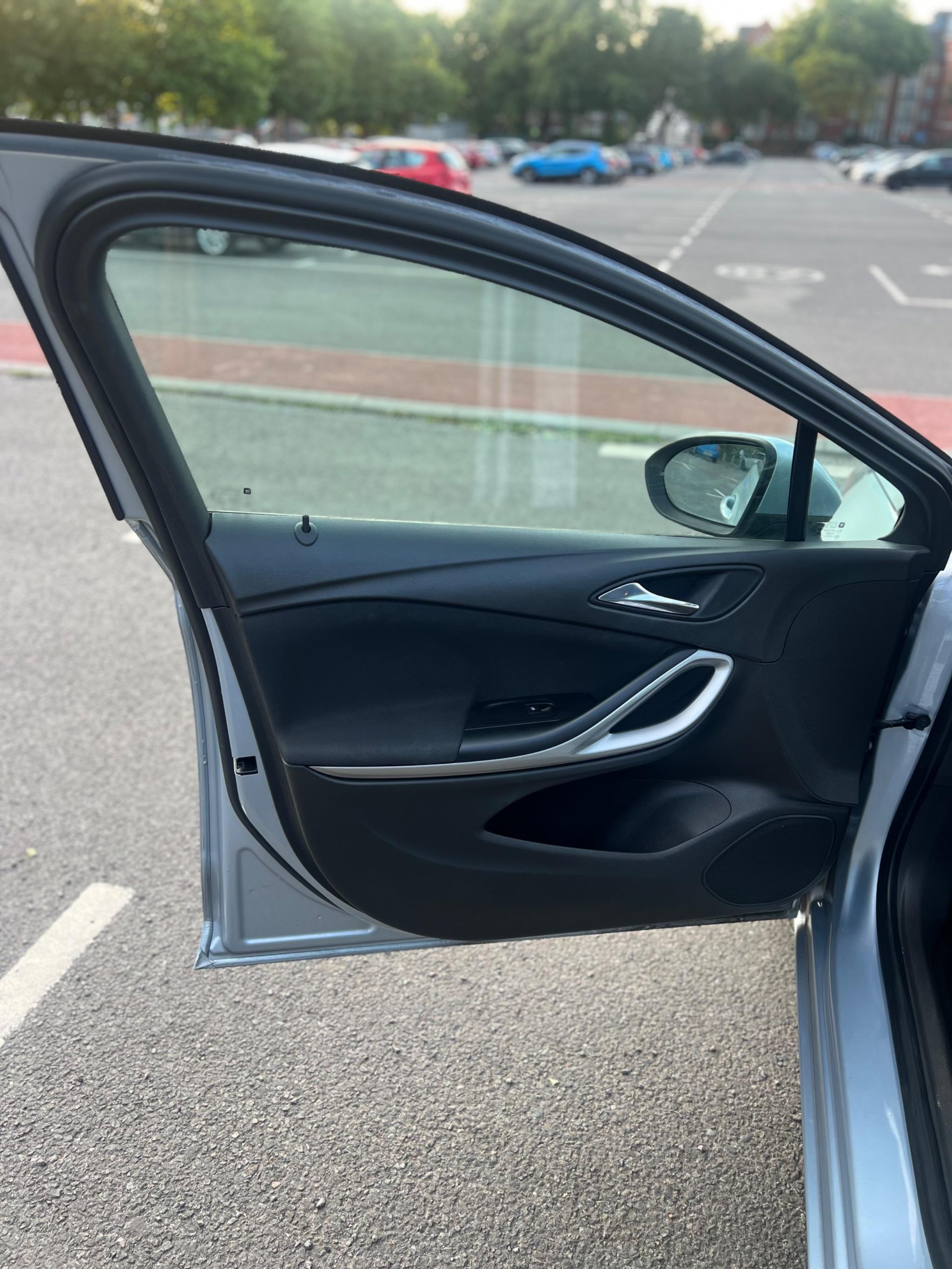 2017 Vauxhall Astra 1.4i Design Euro 6 5dr • 48,900 miles image 28