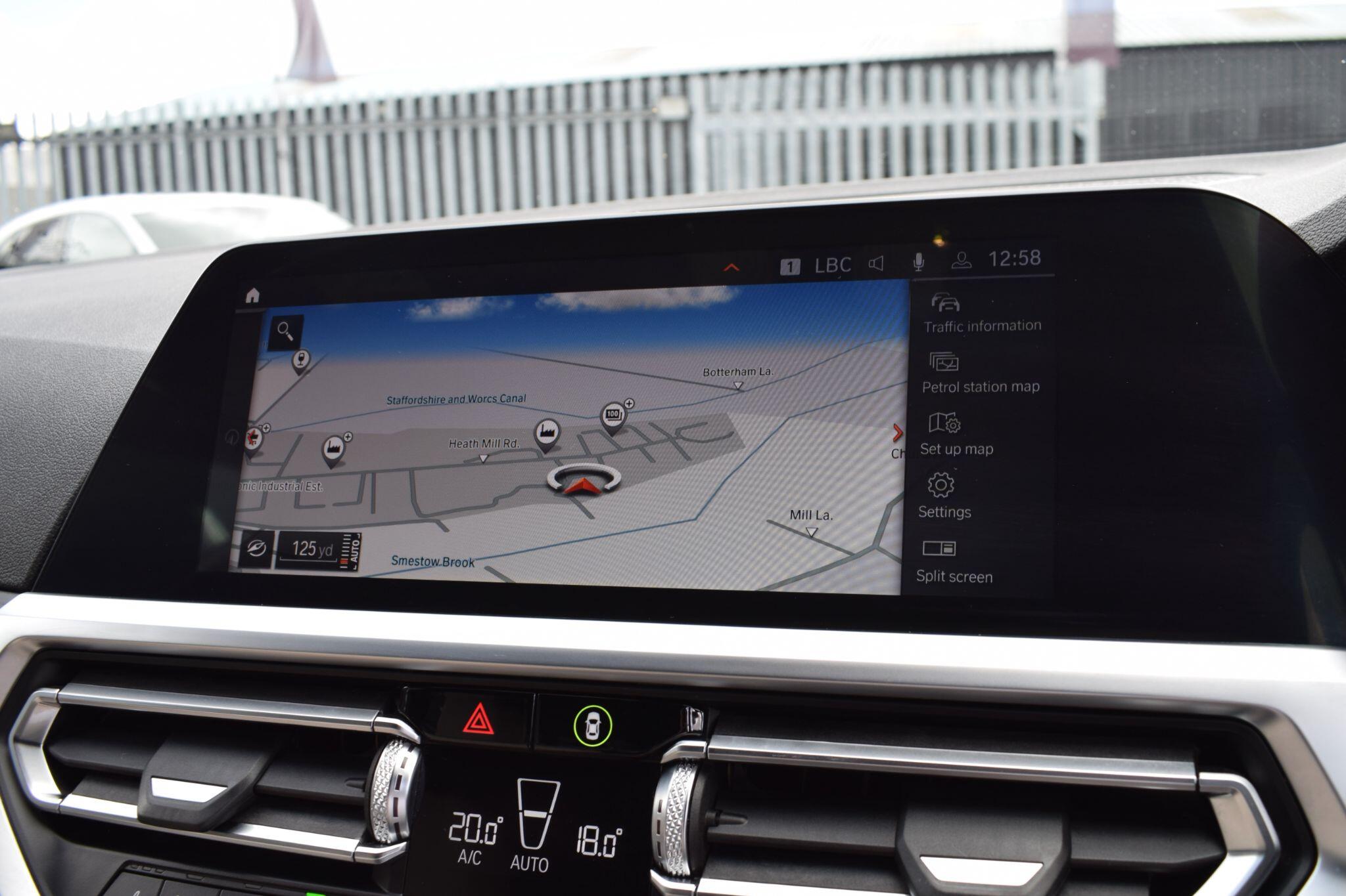 BMW 3 Series view 17