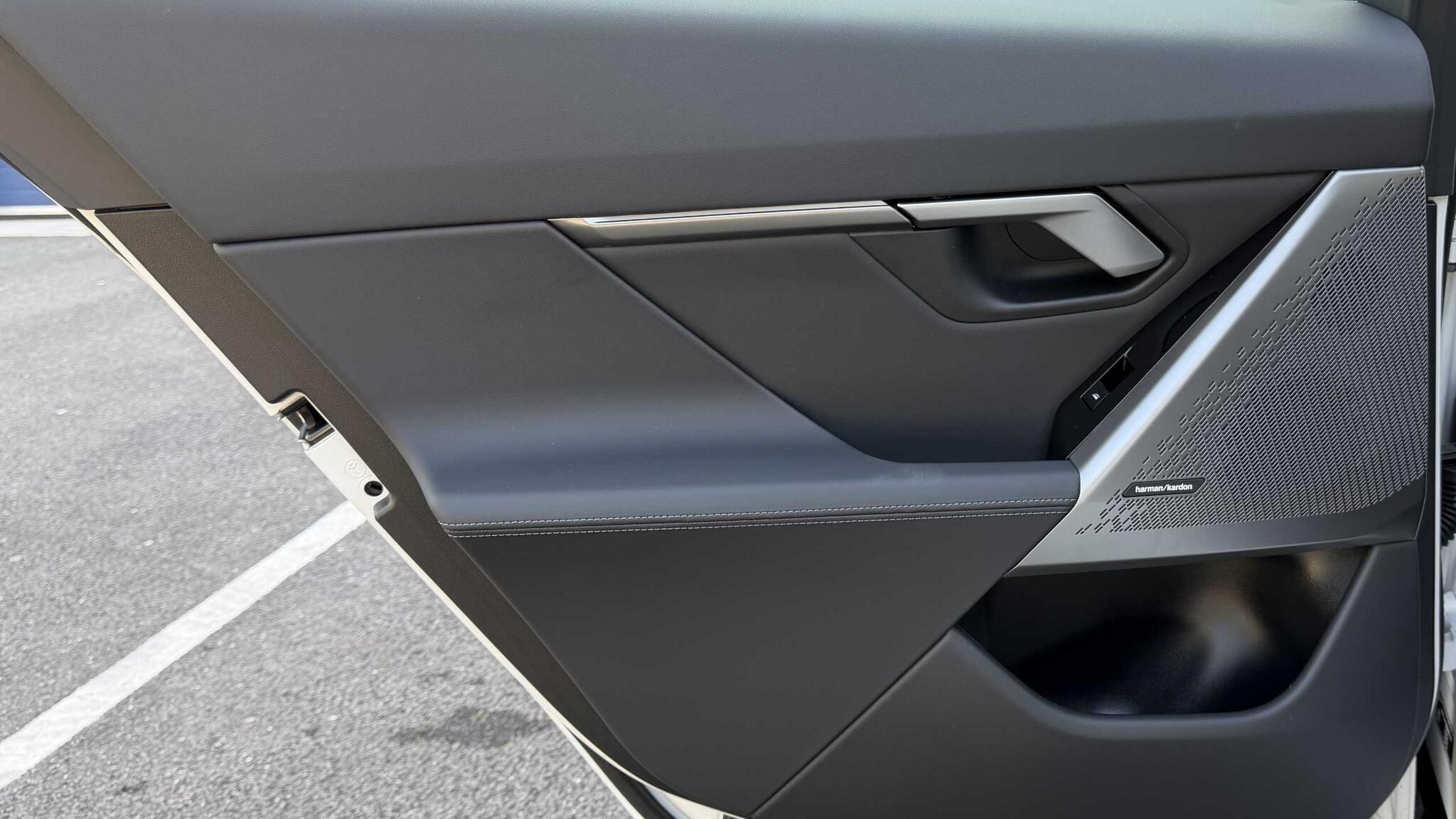 BMW i5 view 24