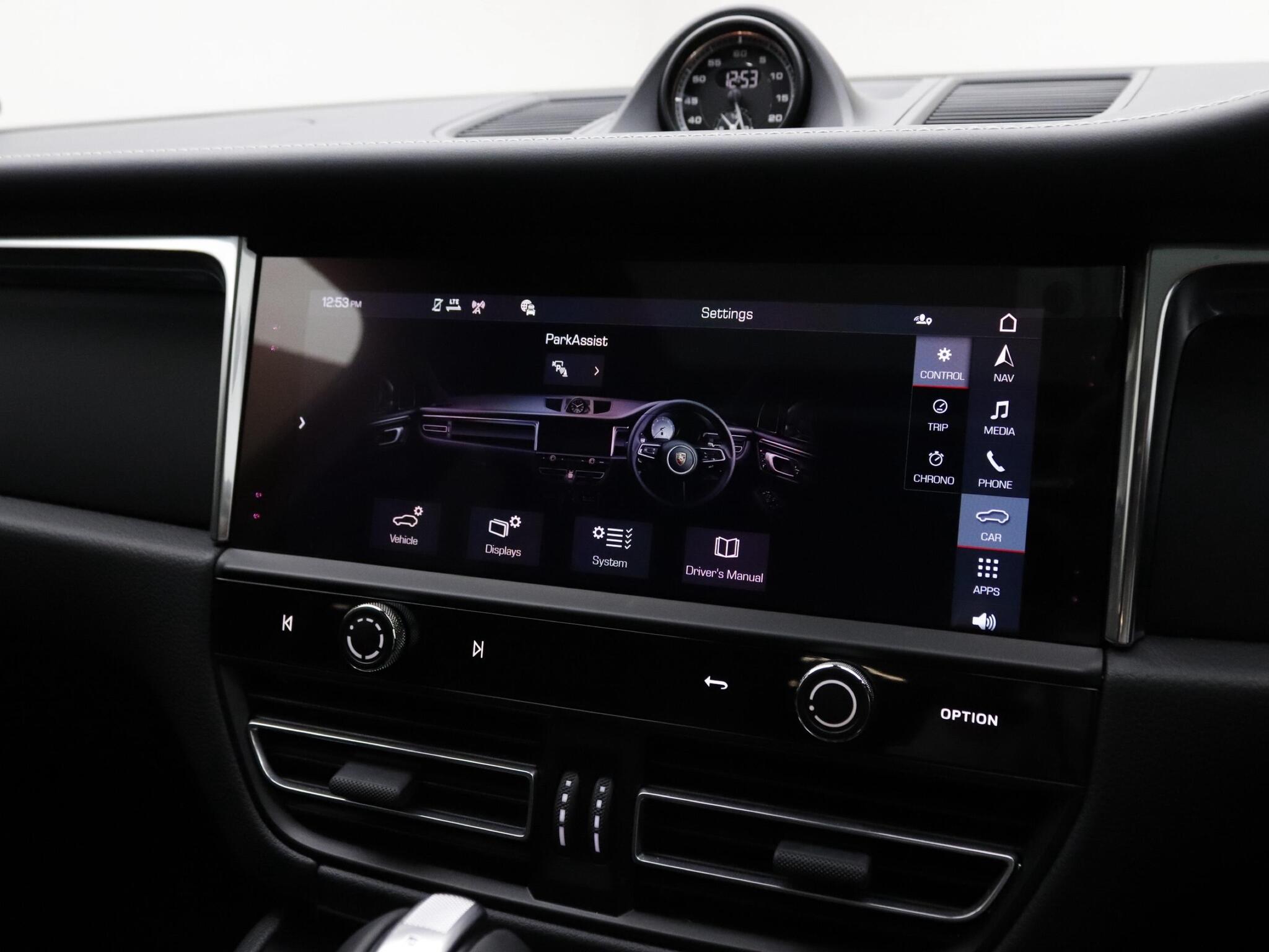 Porsche Macan view 29
