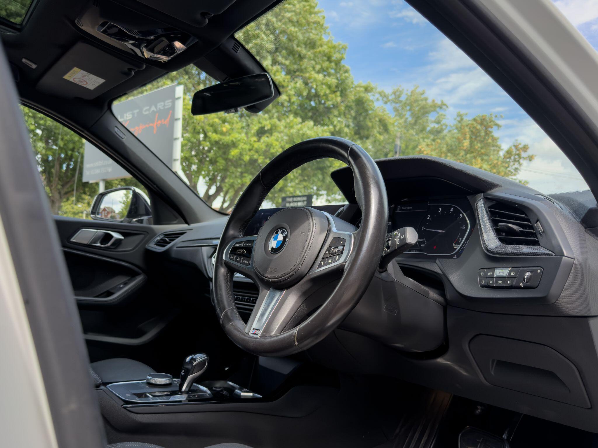BMW 1 Series view 4