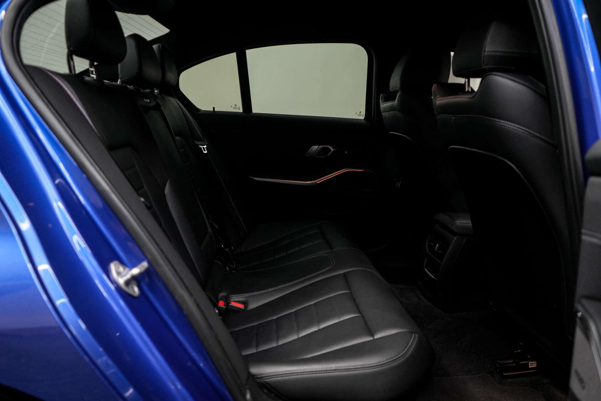 BMW 3 Series view 23