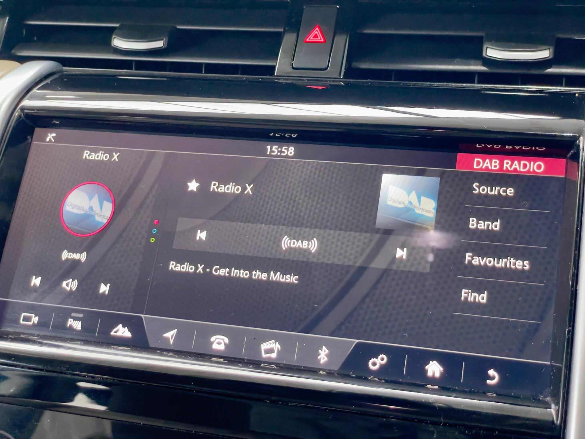 Land Rover Discovery Sport view 64