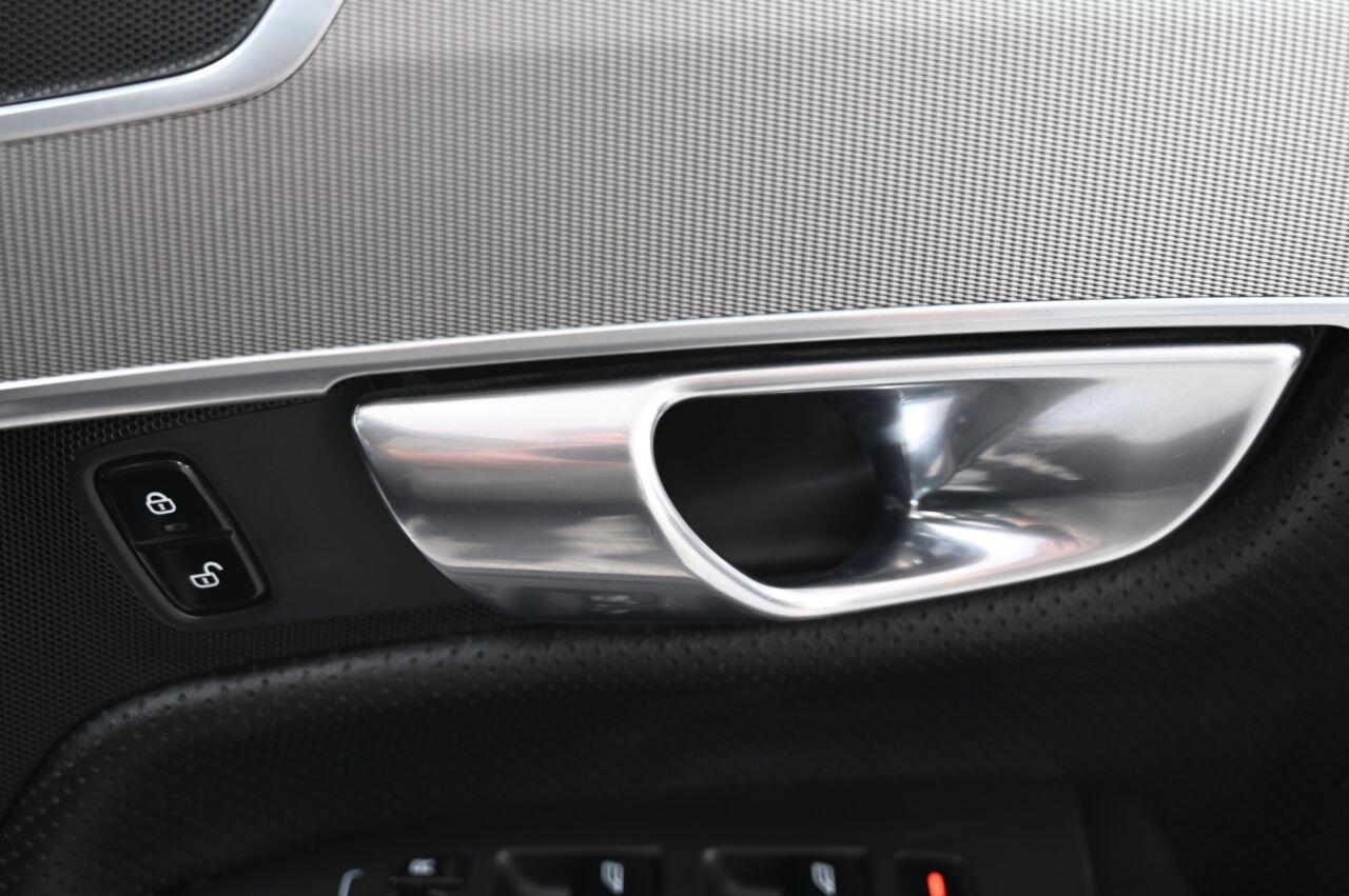 Volvo XC90 view 38