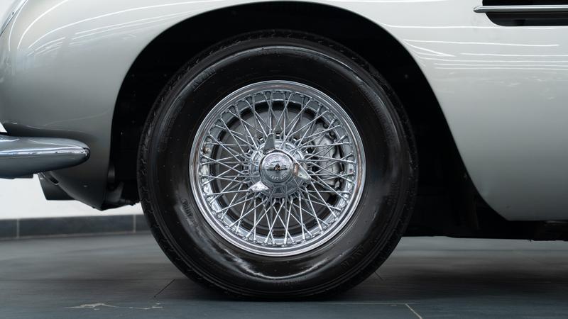 Aston Martin DB5 view 14