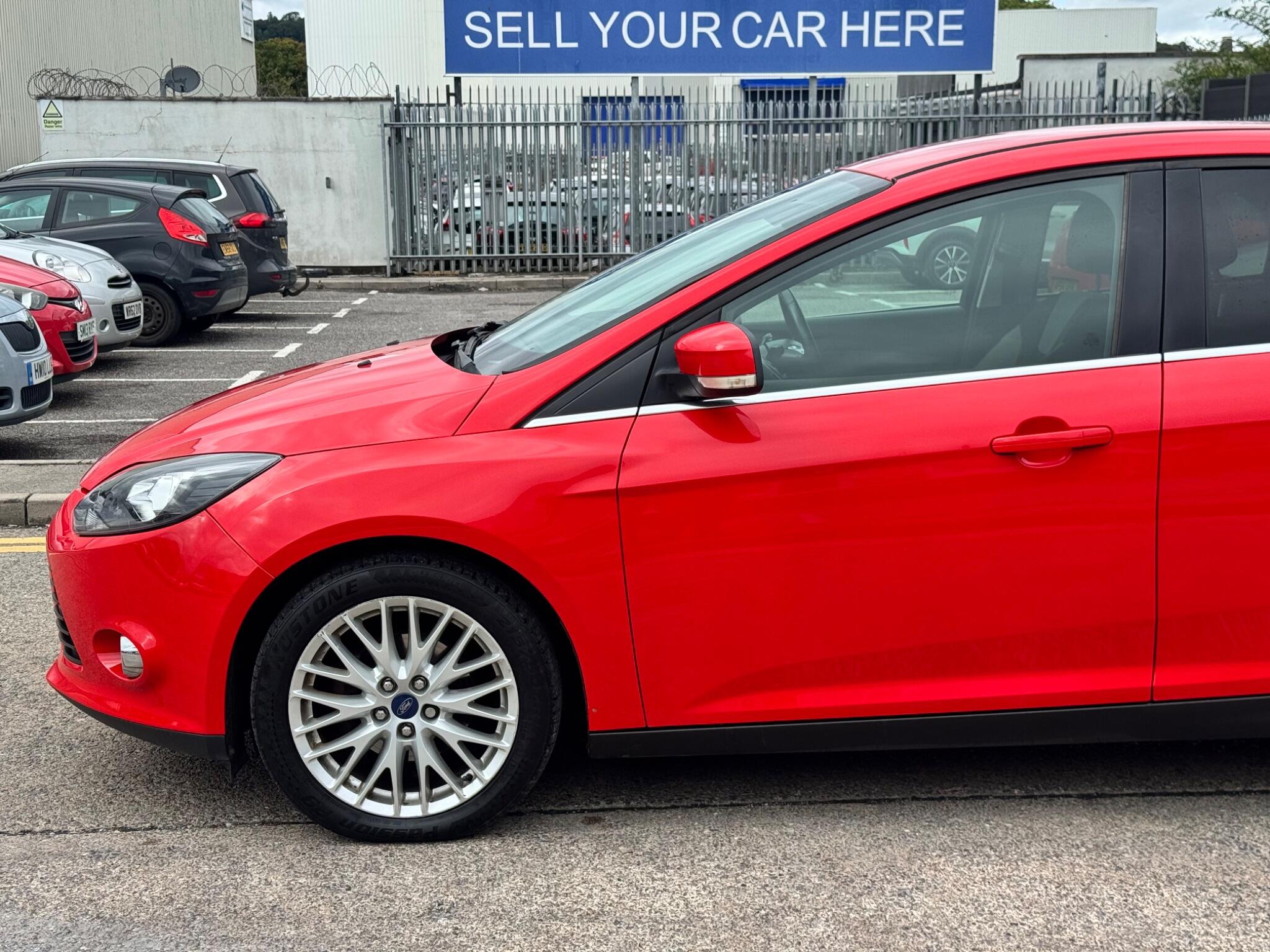 Ford Focus view 9