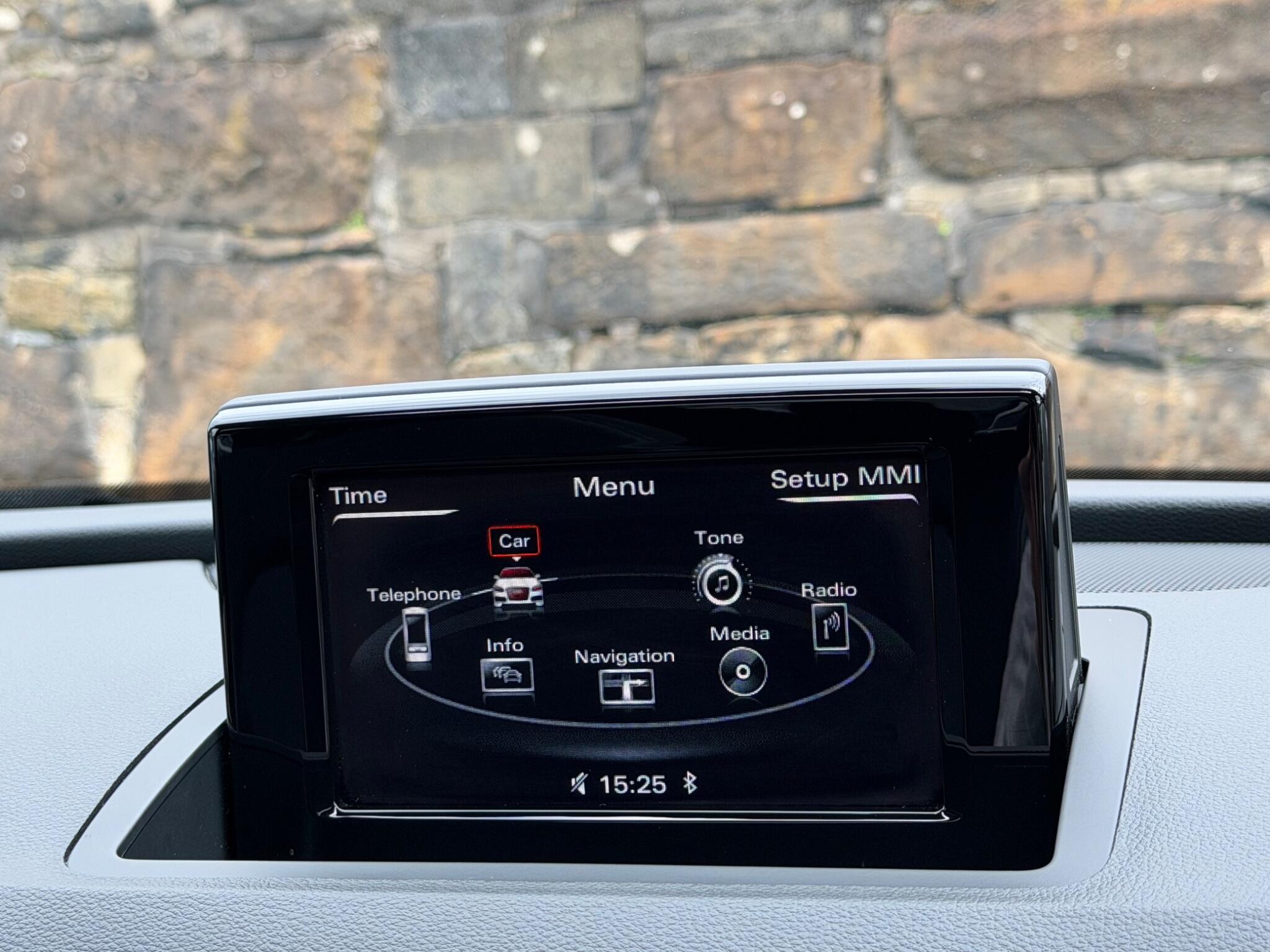 Audi Q3 view 30