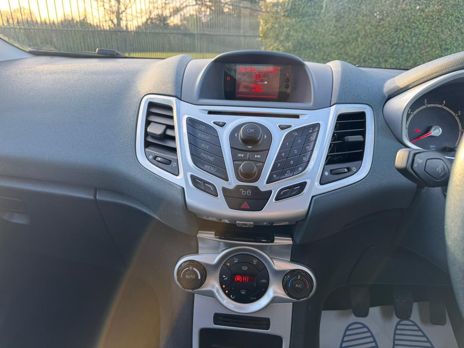 2009 Ford Fiesta image 17