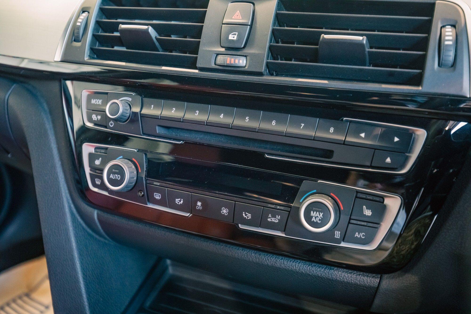 BMW 3 Series view 18