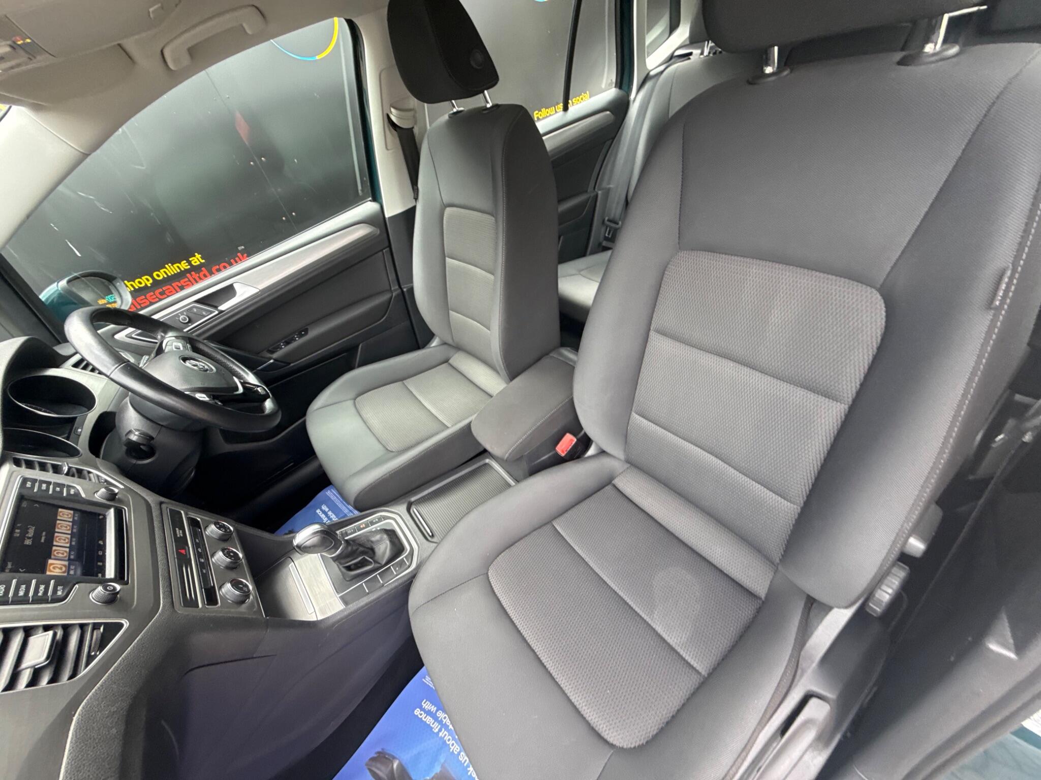 Volkswagen Golf Sportsvan view 17