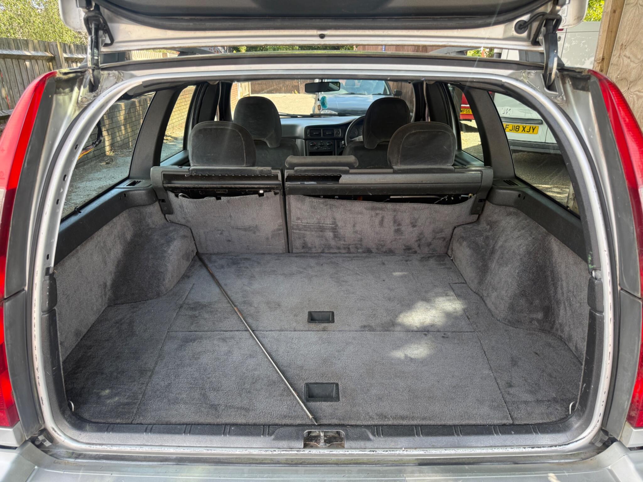 Volvo V70 - Image 12